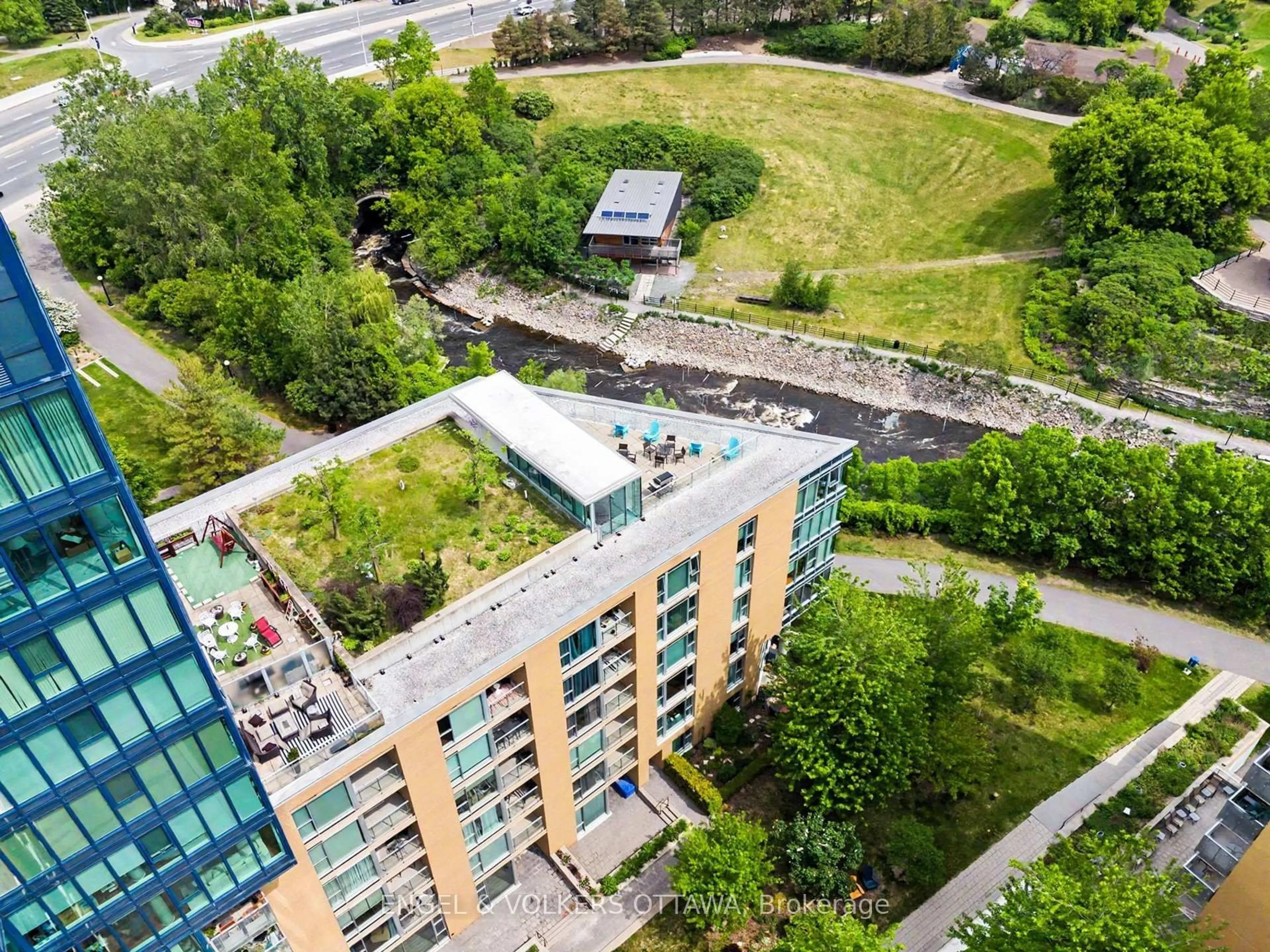 A pic from outside/outdoor area/front of a property/back of a property/a pic from drone, city buildings view from balcony for 200 Lett St #805, Ottawa Ontario K1R 0A7