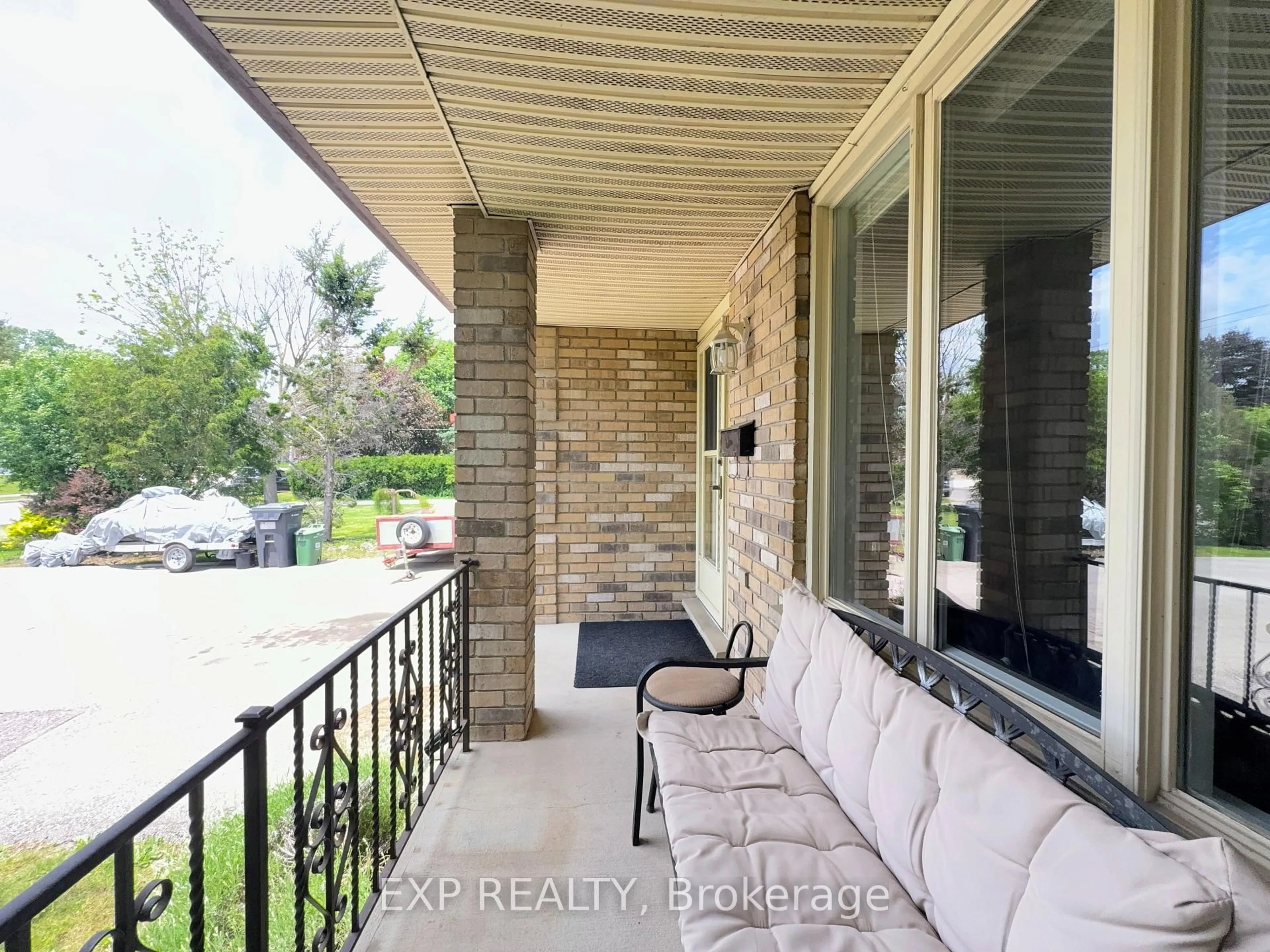 Unknown for 1050 WILLOW Dr, London South Ontario N6E 1P3