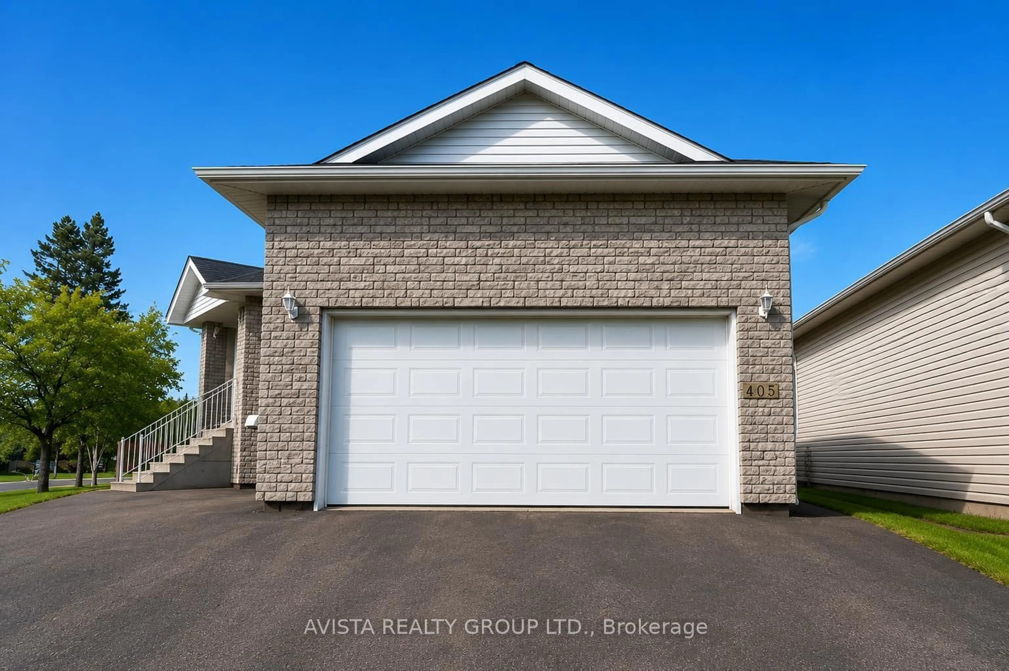 Indoor garage for 401 Tuscany Dr, Thunder Bay Ontario P7G 1B7