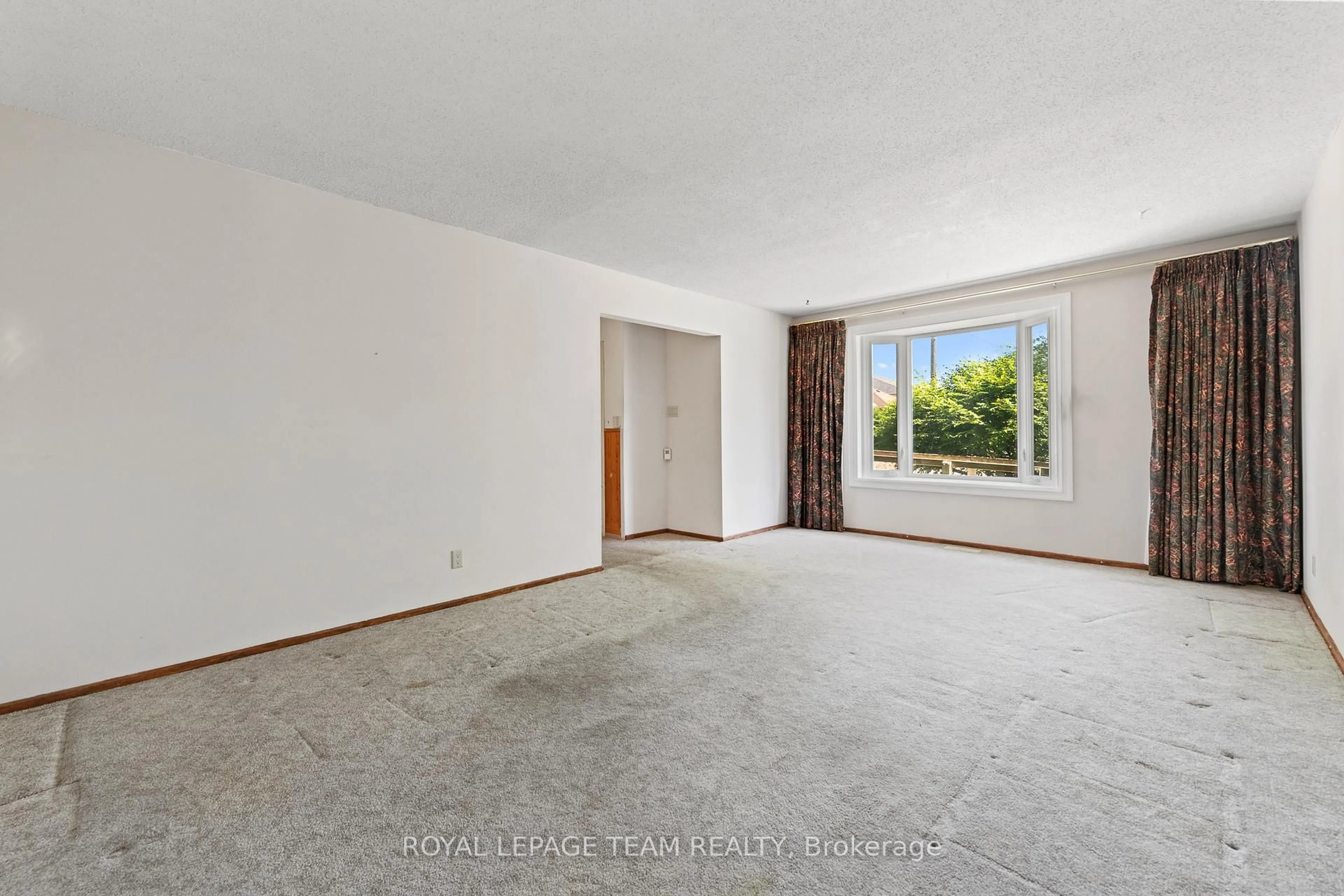 A pic of a room for 961 Greenbriar Ave, Ottawa Ontario K2C 0J8