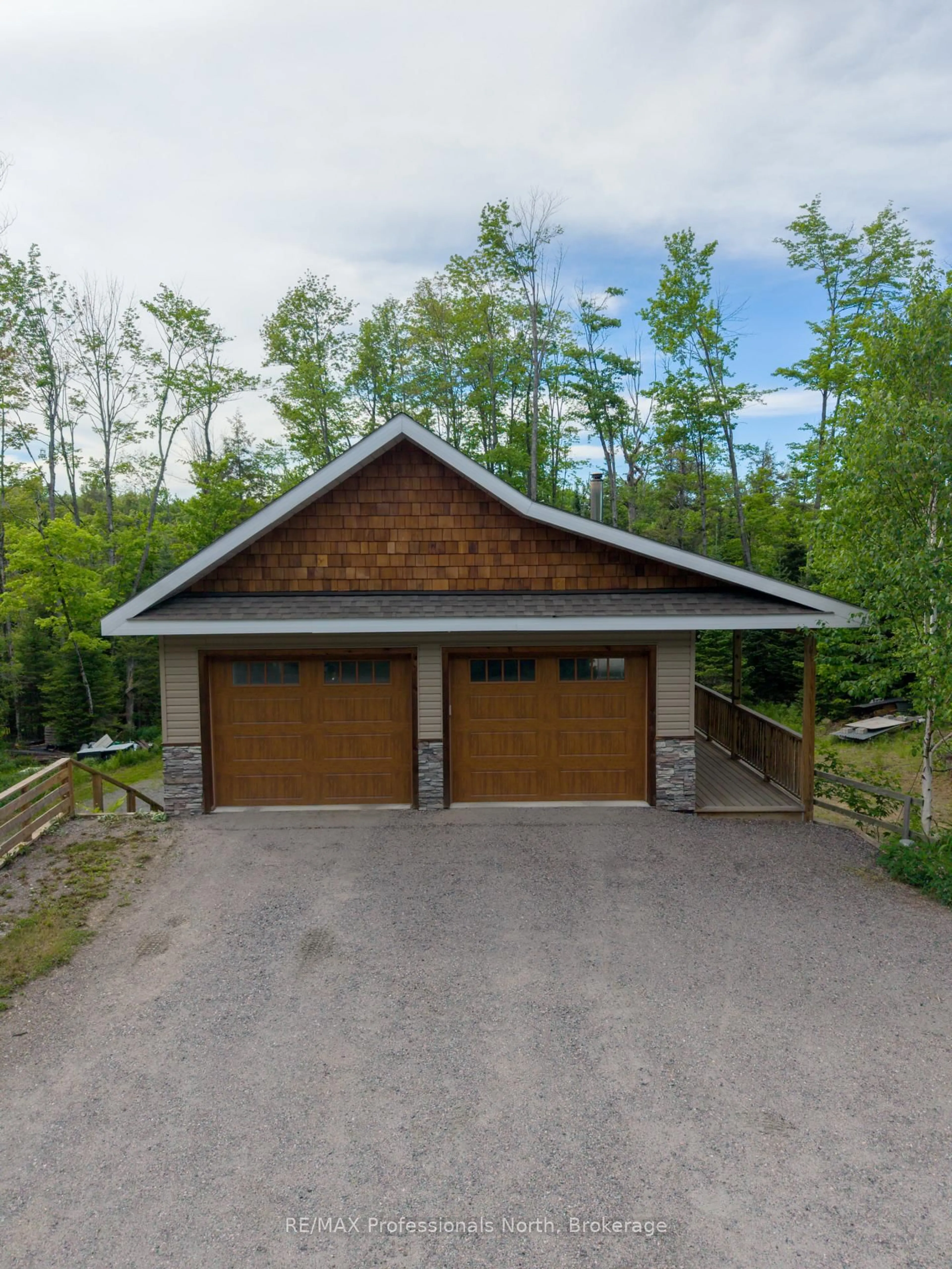 Indoor garage for 1289 Purbrook Rd, Bracebridge Ontario P1L 1X3
