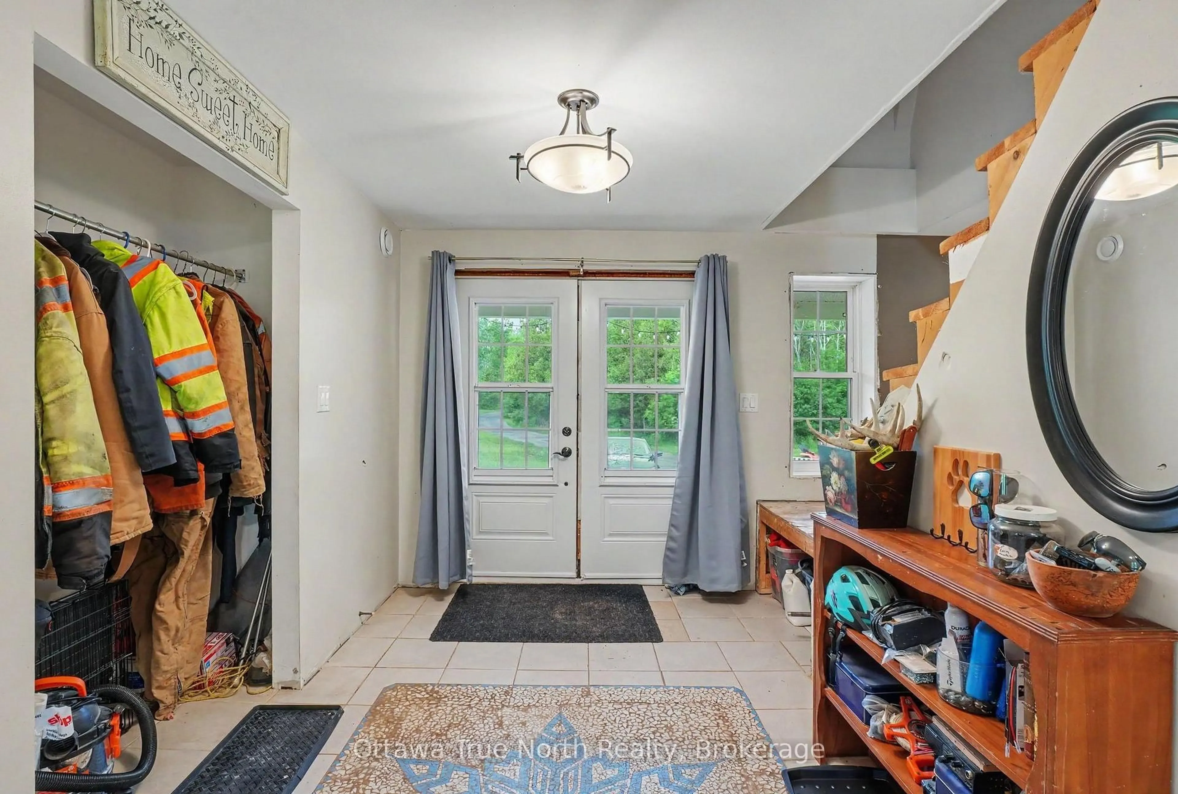 Indoor entryway for 401 Kerford Rd, Merrickville-Wolford Ontario K0G 1N0