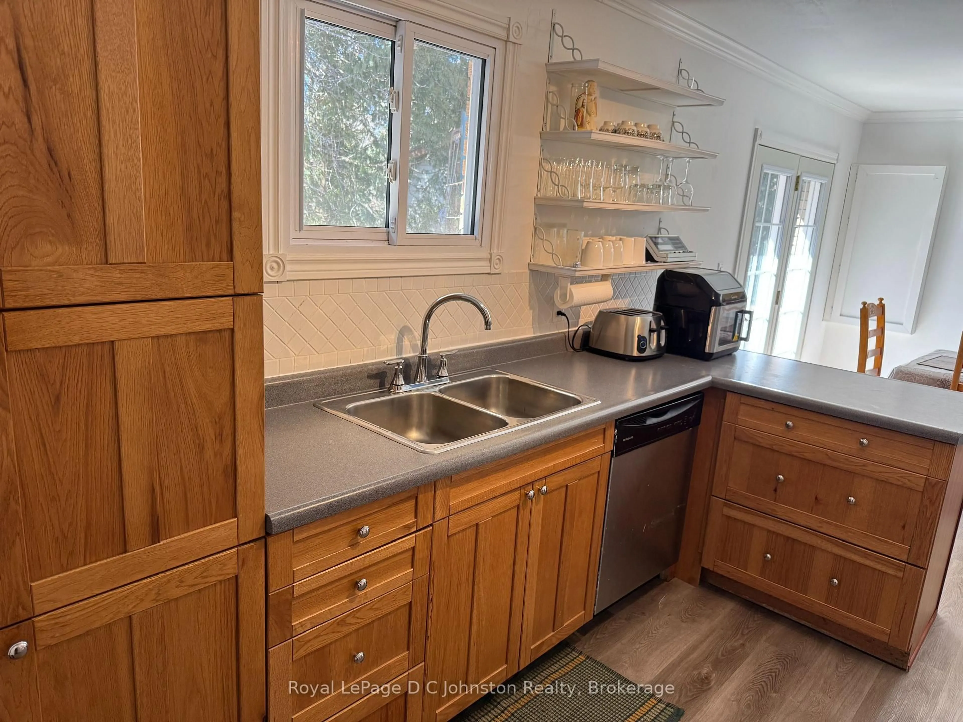 Standard kitchen, unknown for 341 Palmerston St, Saugeen Shores Ontario N0H 2L0