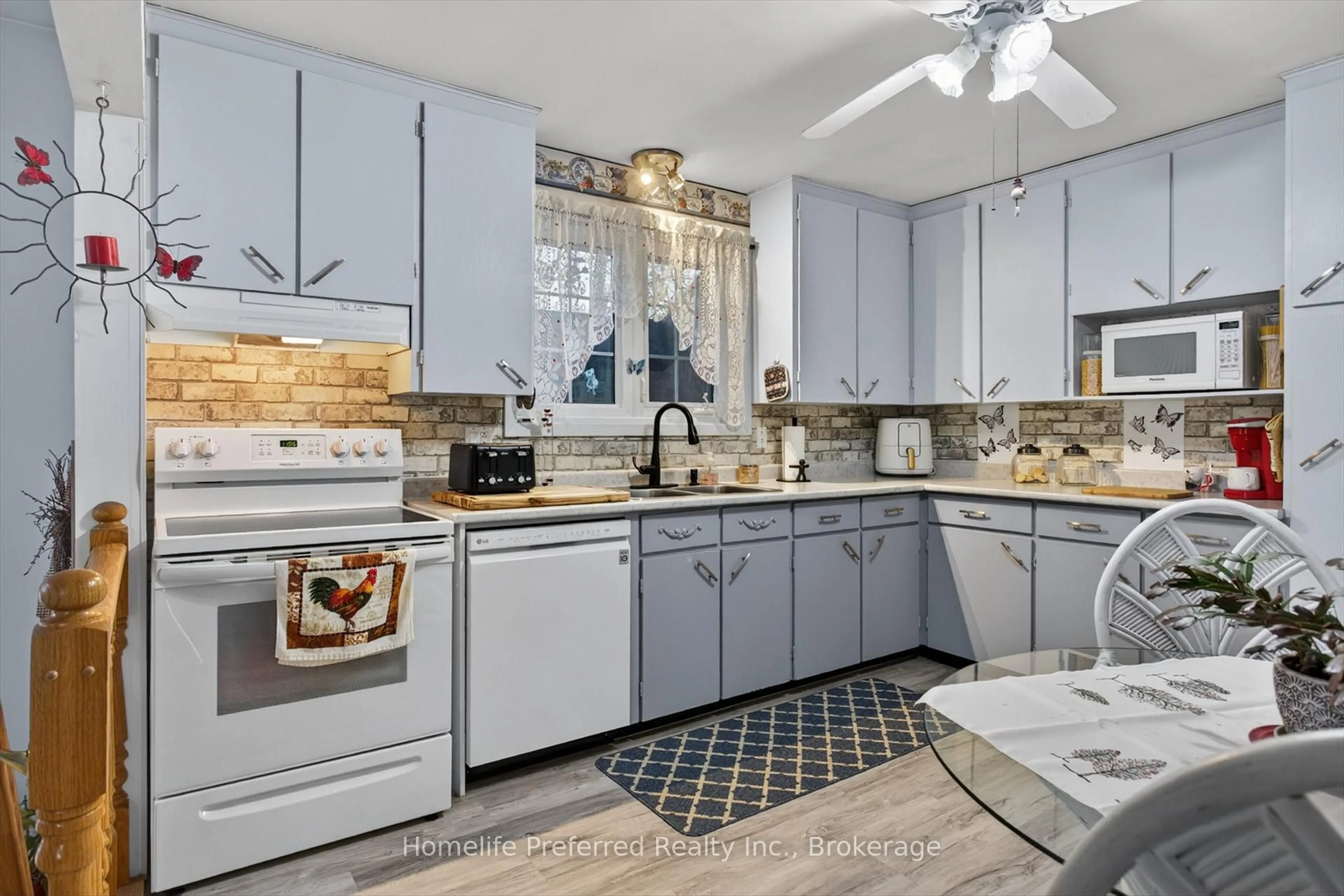 Open concept kitchen, ceramic/tile floor for 893 Cumberland Ave, Peterborough Ontario K9H 7B3