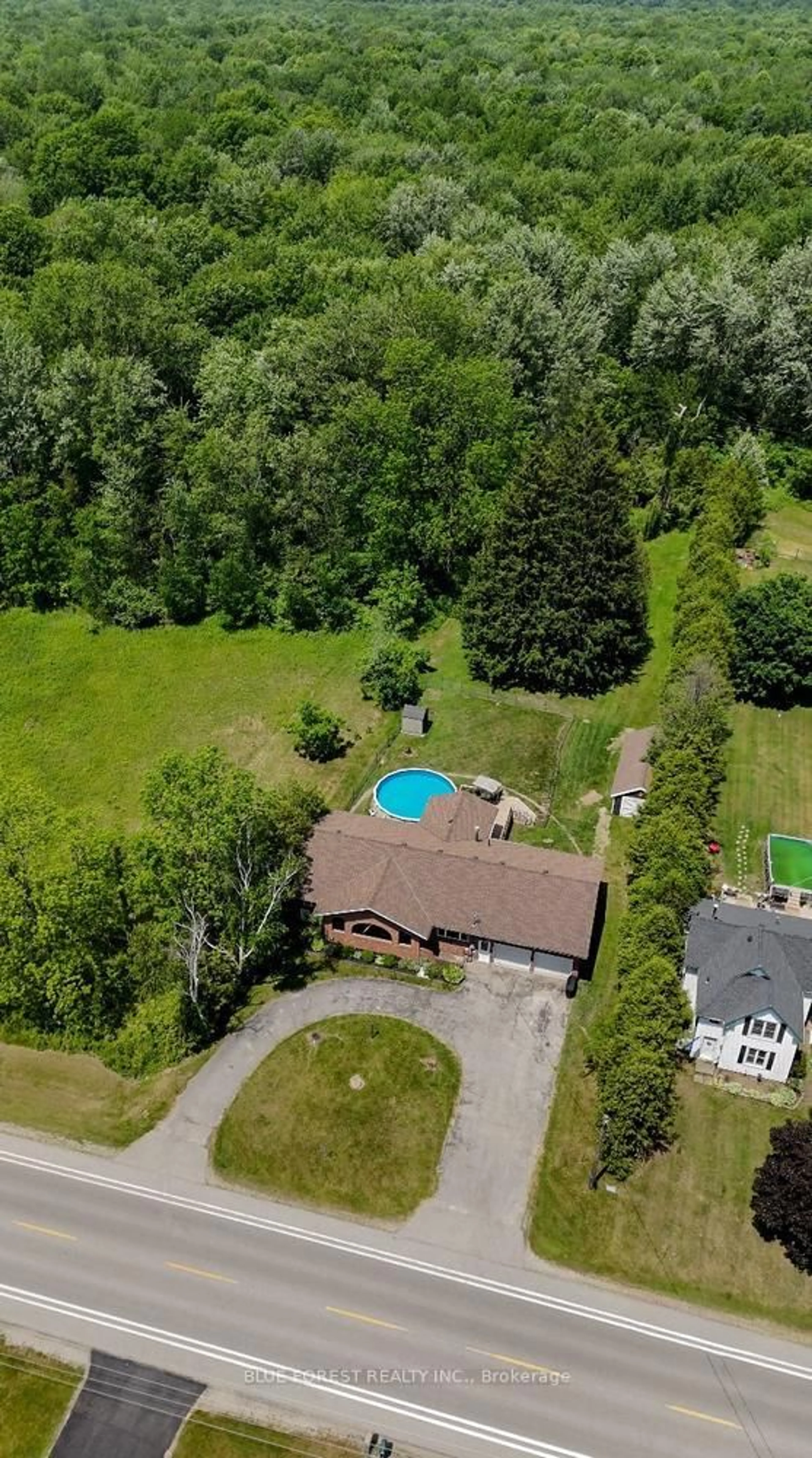 A pic from outside/outdoor area/front of a property/back of a property/a pic from drone, unknown for 24744 Pioneer Line, West Elgin Ontario N0L 2P0