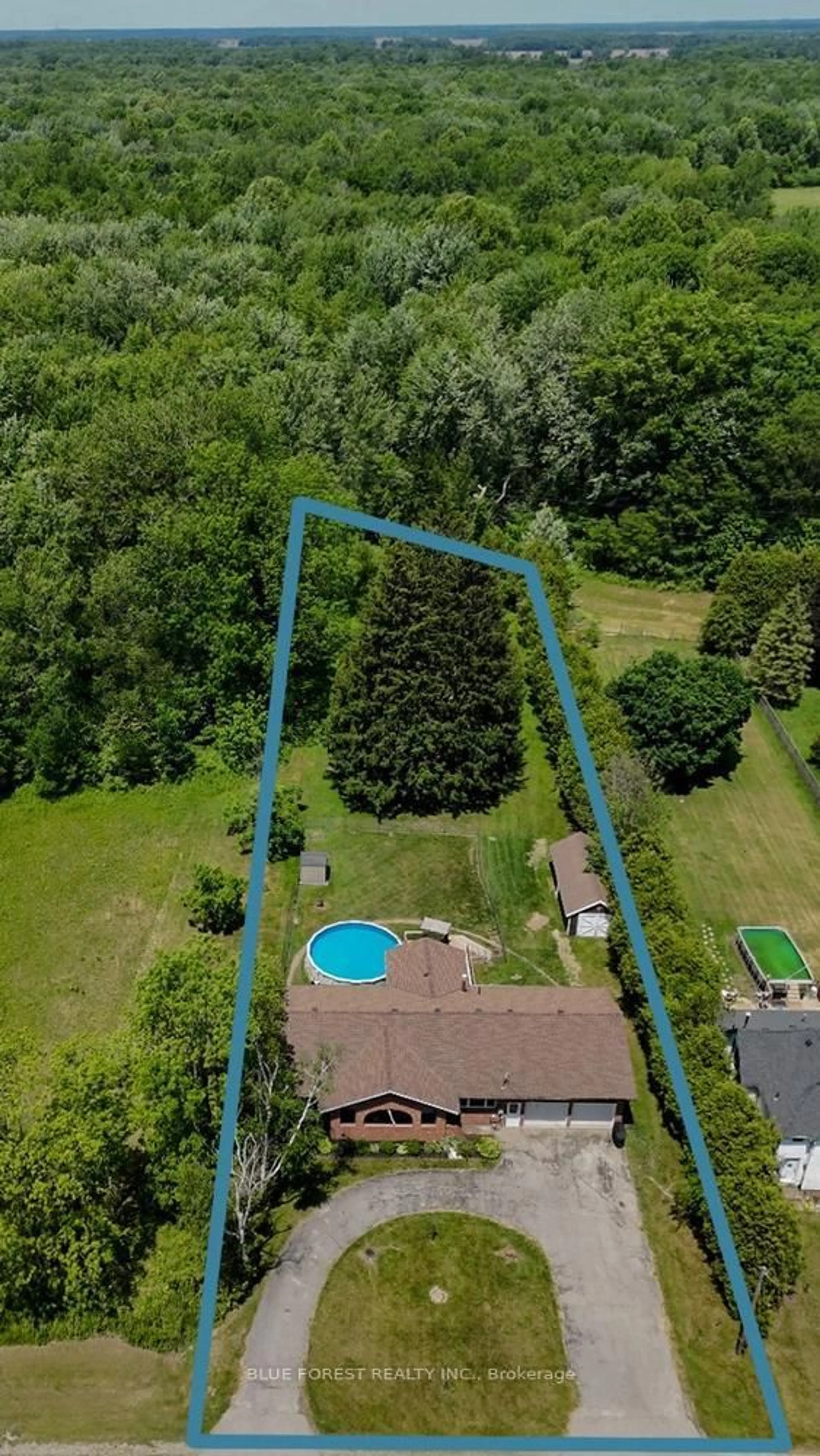 A pic from outside/outdoor area/front of a property/back of a property/a pic from drone, unknown for 24744 Pioneer Line, West Elgin Ontario N0L 2P0