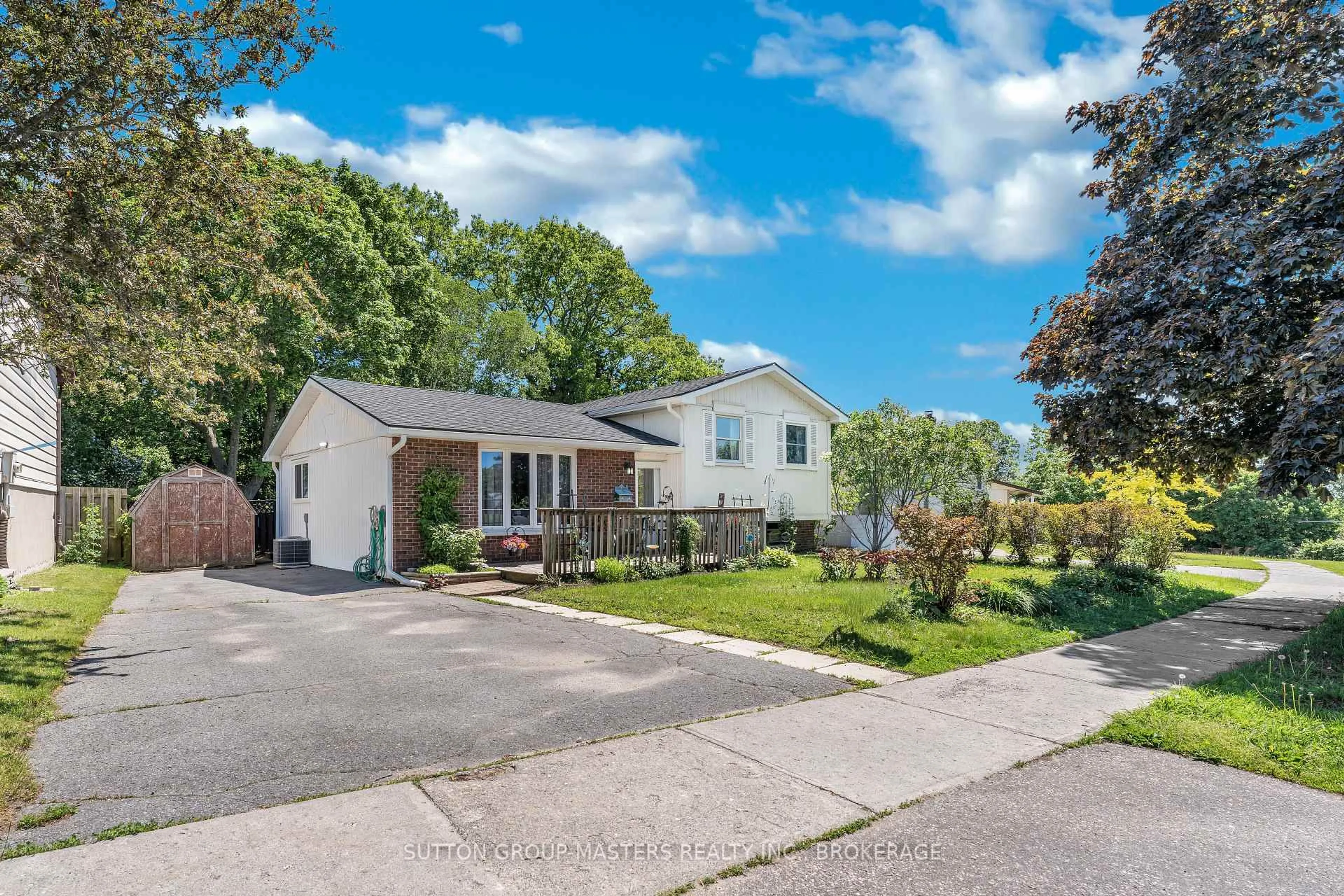 A pic from outside/outdoor area/front of a property/back of a property/a pic from drone, street for 788 Mona Dr, Kingston Ontario K7M 5C3