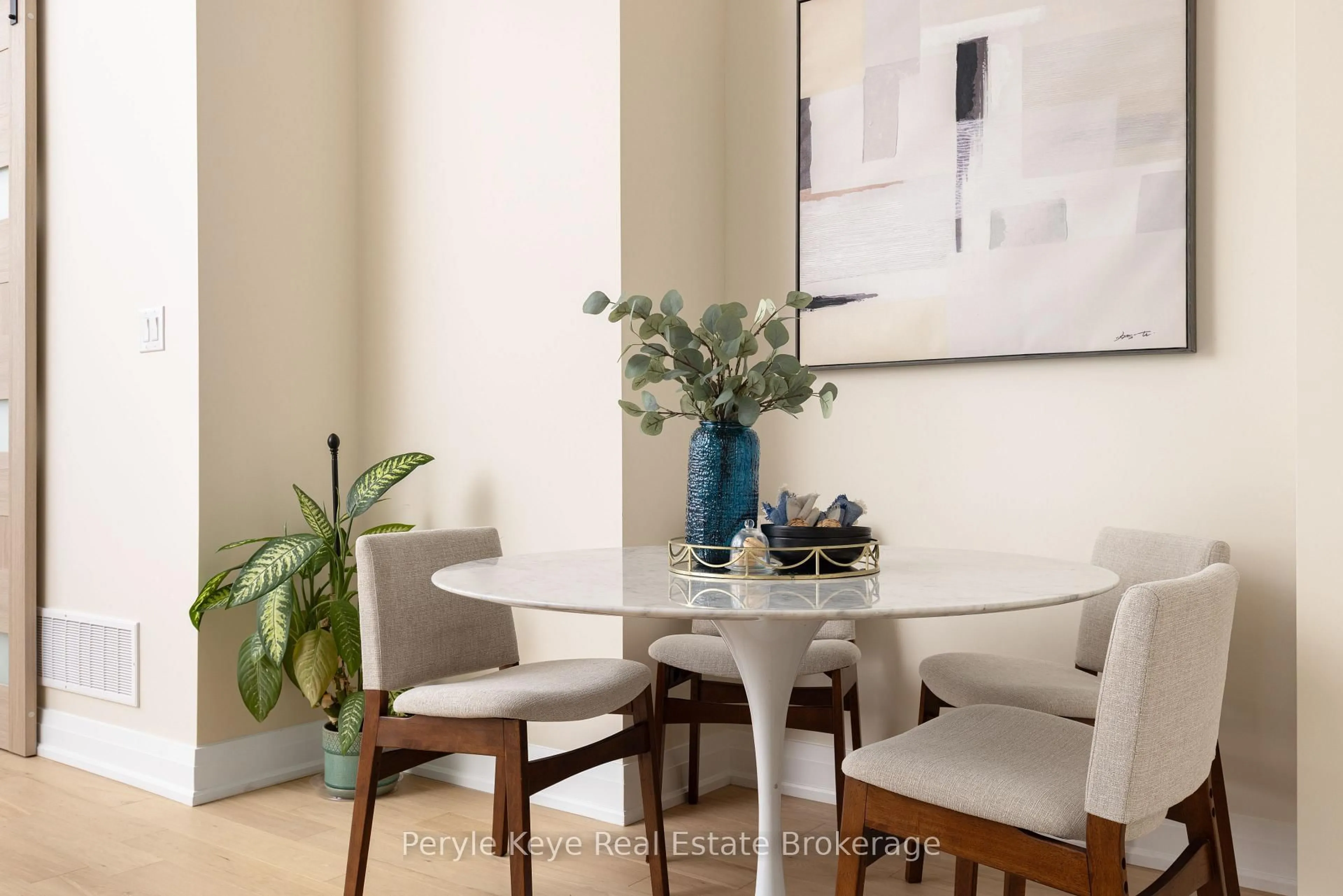 Dining room, unknown for 2 Leeds Crt, Bracebridge Ontario P1L 0B7