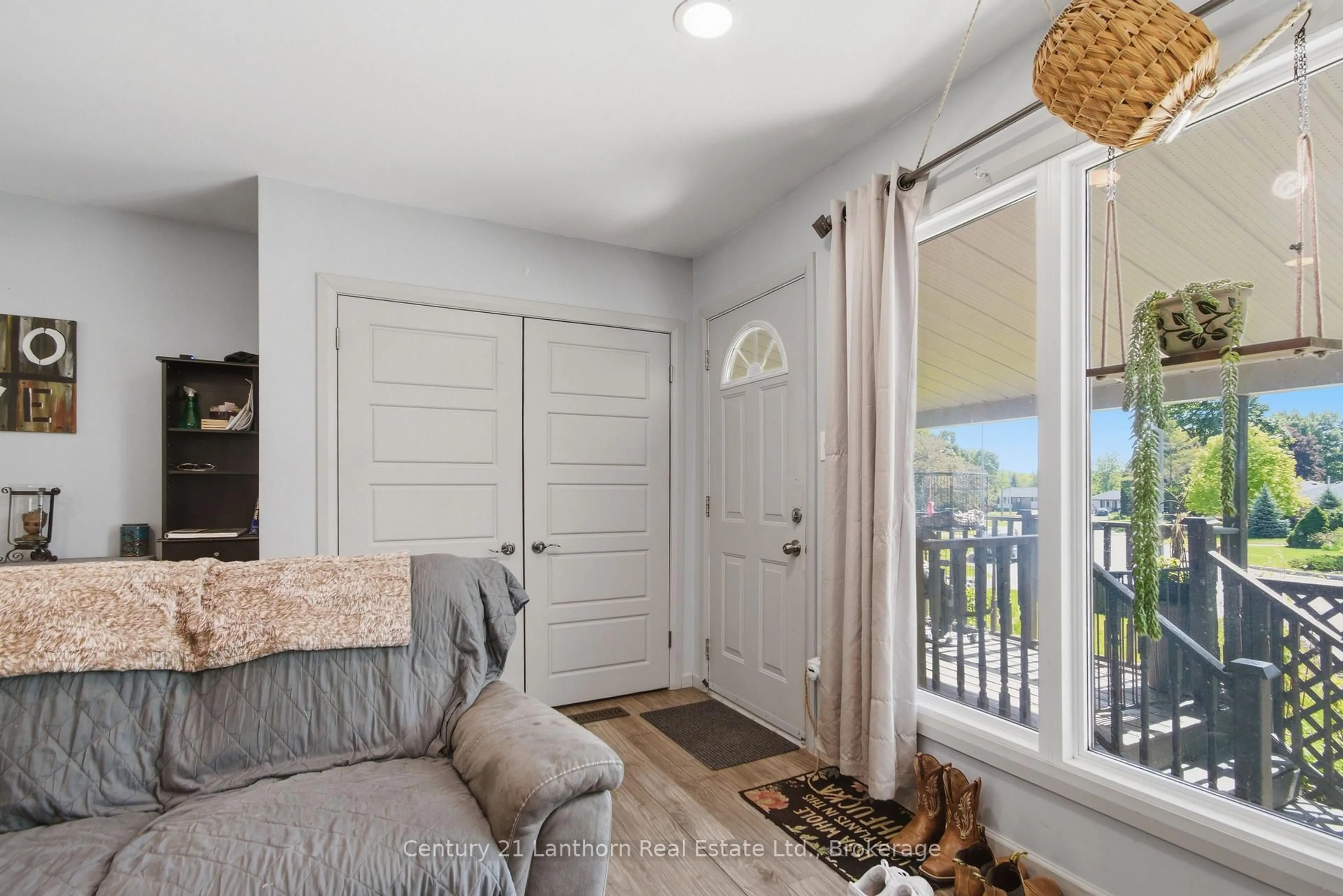 Indoor entryway for 24 Cory Cres, Quinte West Ontario K8V 5W8