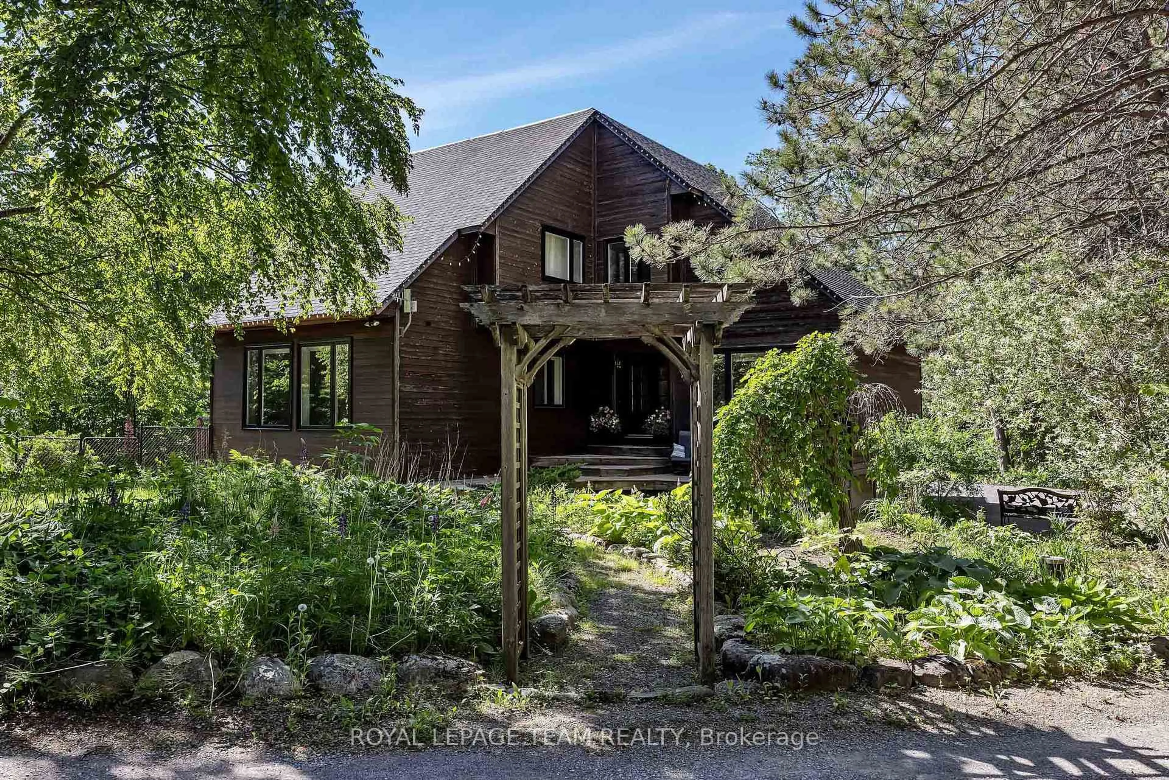 Unknown for 104 Sol Lane, Ottawa Ontario K0A 3M0