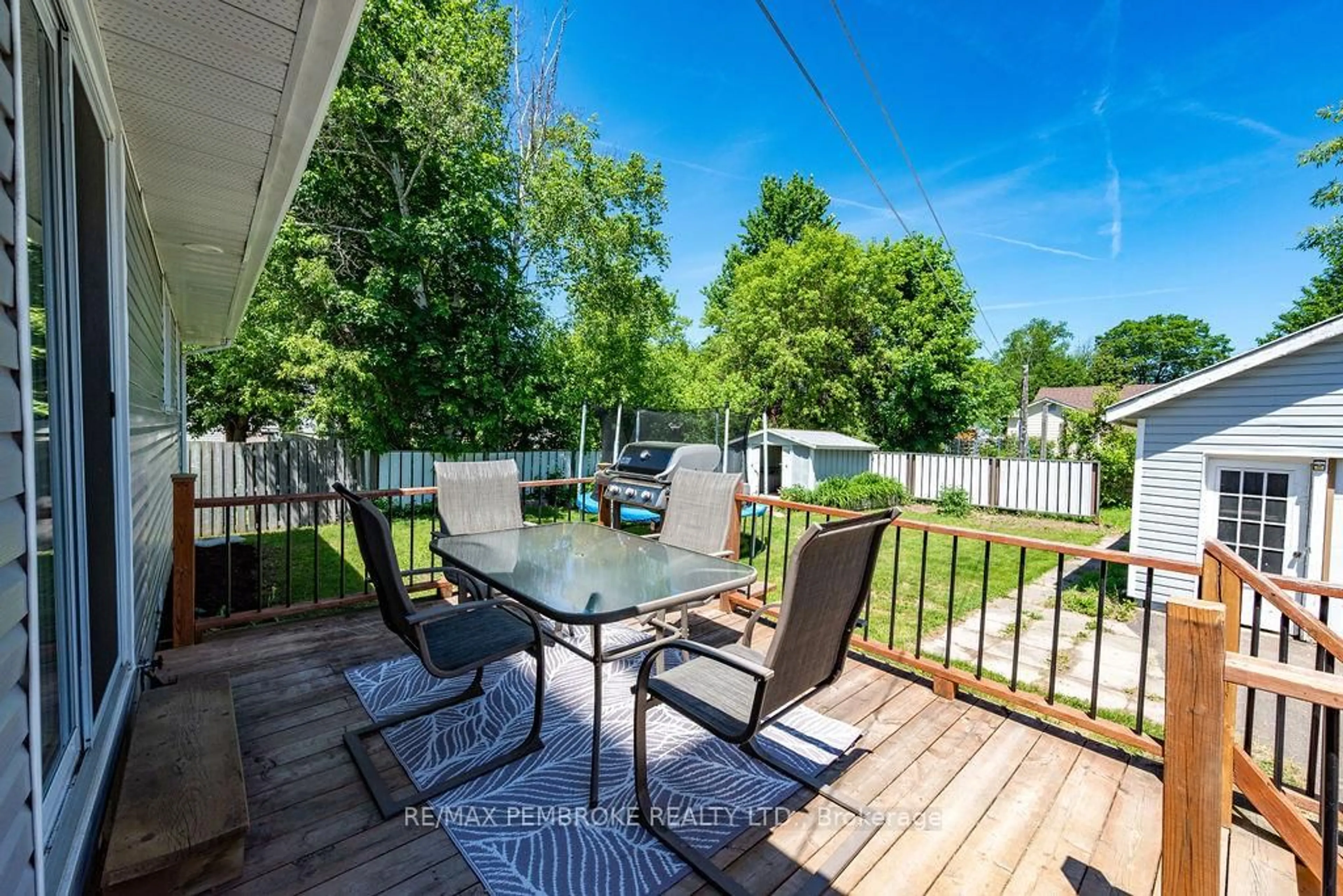 Patio, unknown for 615 Lorne St, Laurentian Valley Ontario K8A 6T3