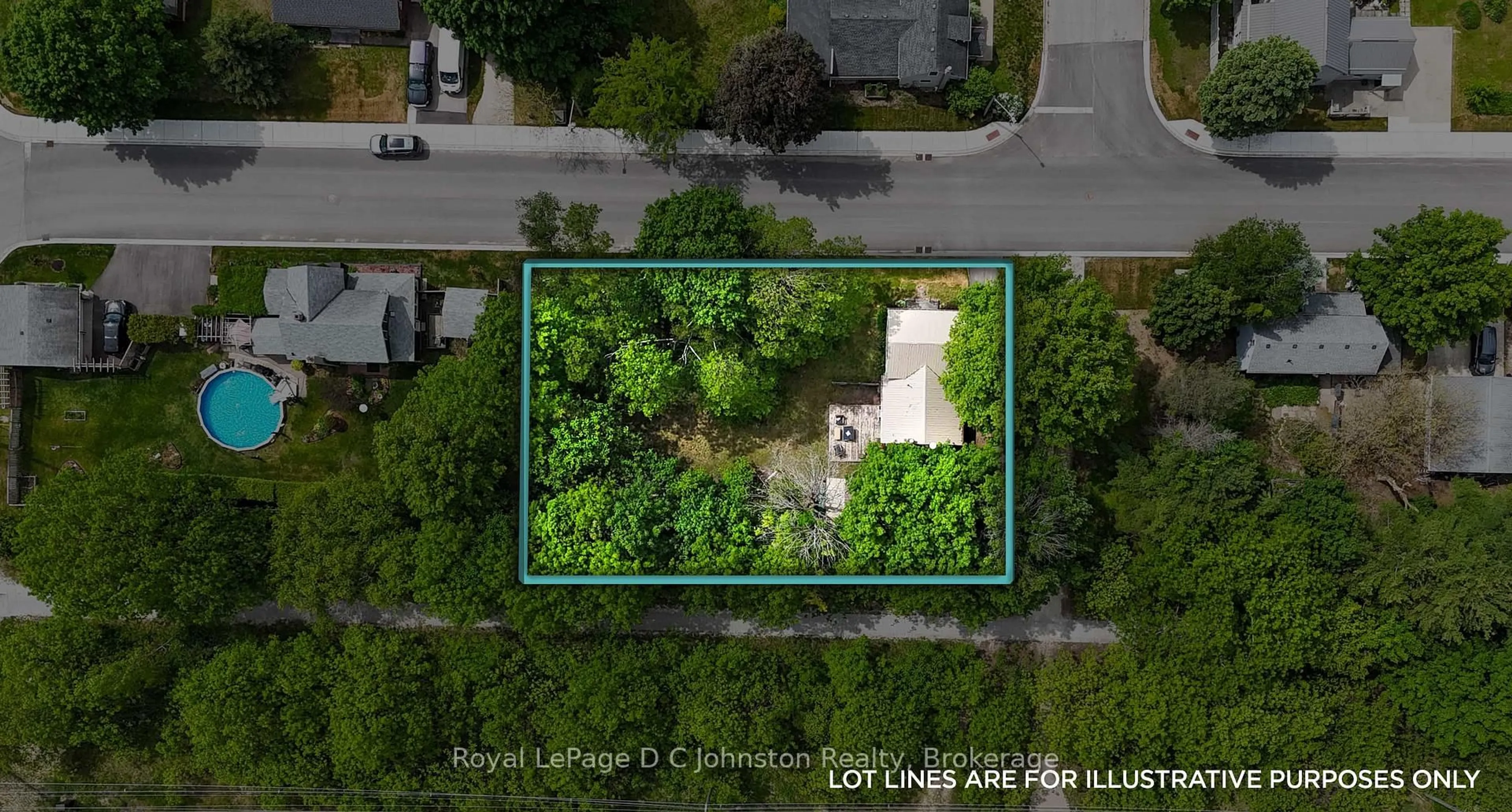 A pic from outside/outdoor area/front of a property/back of a property/a pic from drone, street for 561 Wellington St, Saugeen Shores Ontario N0H 2C4