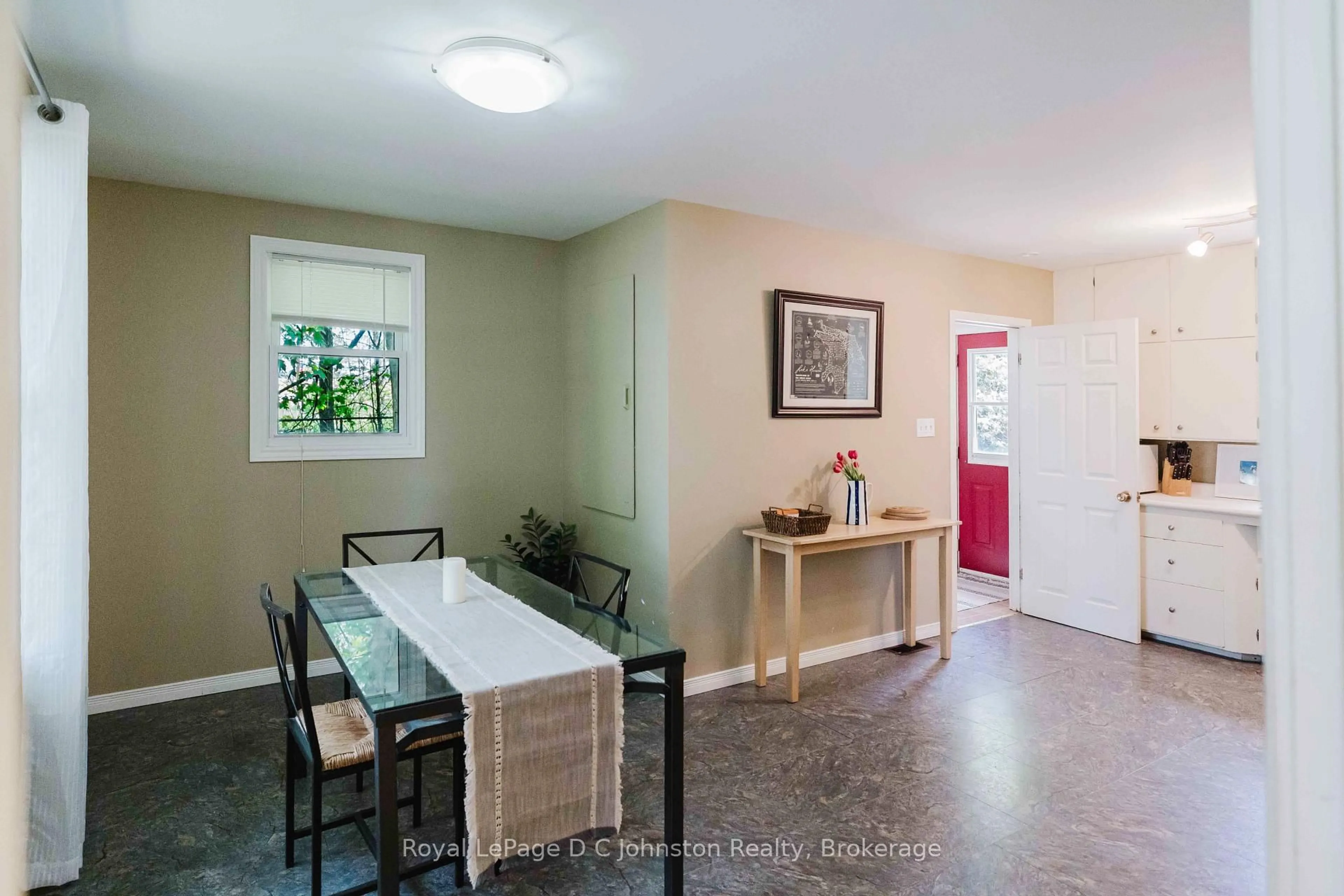 Indoor entryway for 561 Wellington St, Saugeen Shores Ontario N0H 2C4