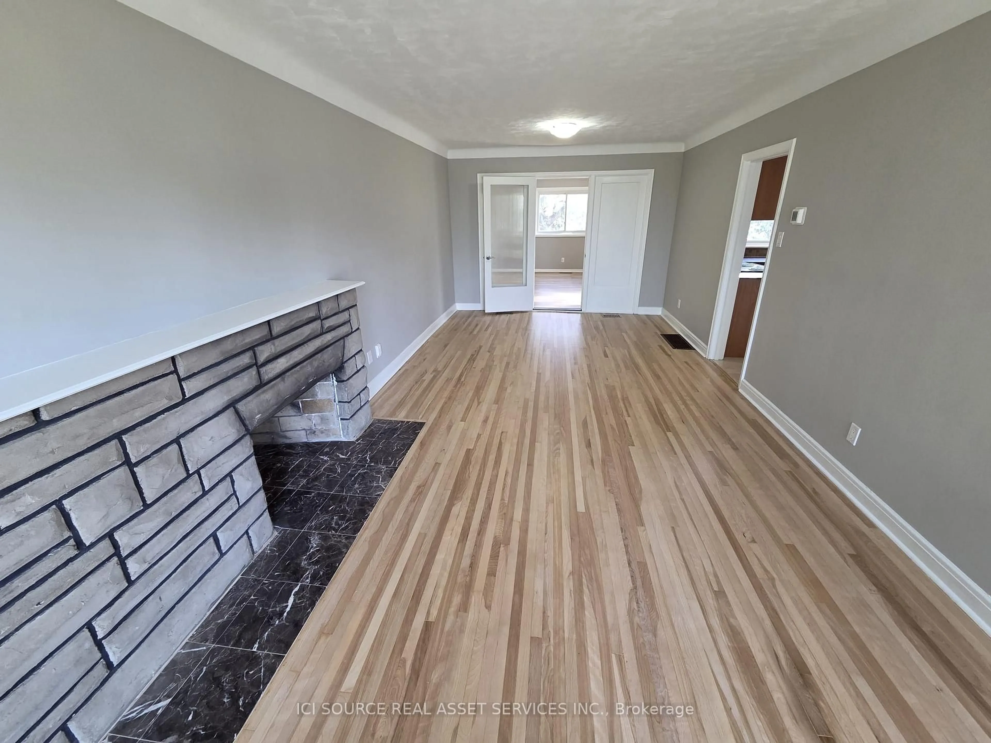 A pic of a room for 30 Sunnycrest Dr, Ottawa Ontario K2E 5Y2