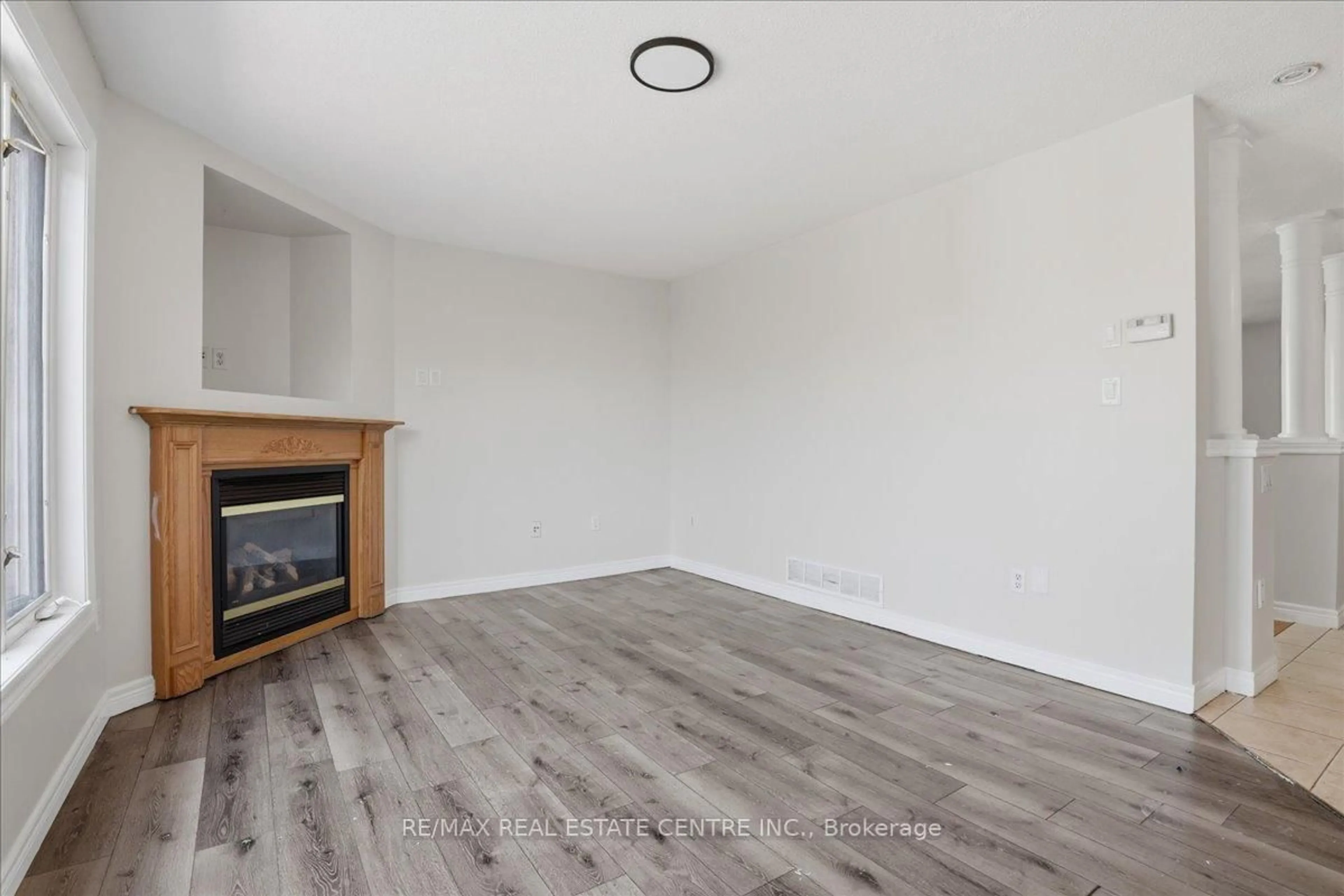A pic of a room for 43 Decaro Cres, Cambridge Ontario N3C 4N1