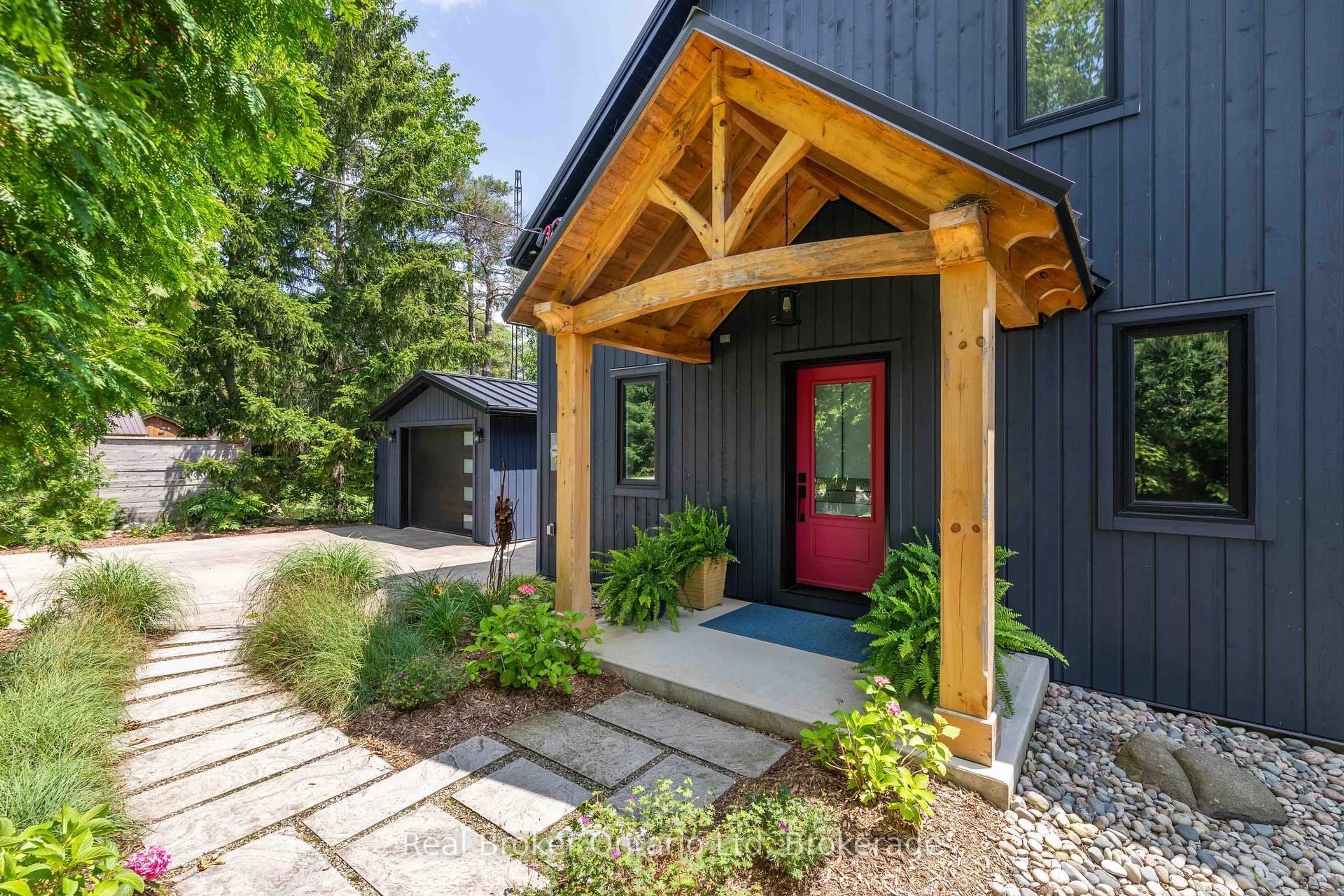Indoor entryway for 339595 Presqu'ile Rd, Georgian Bluffs Ontario N0H 1S0