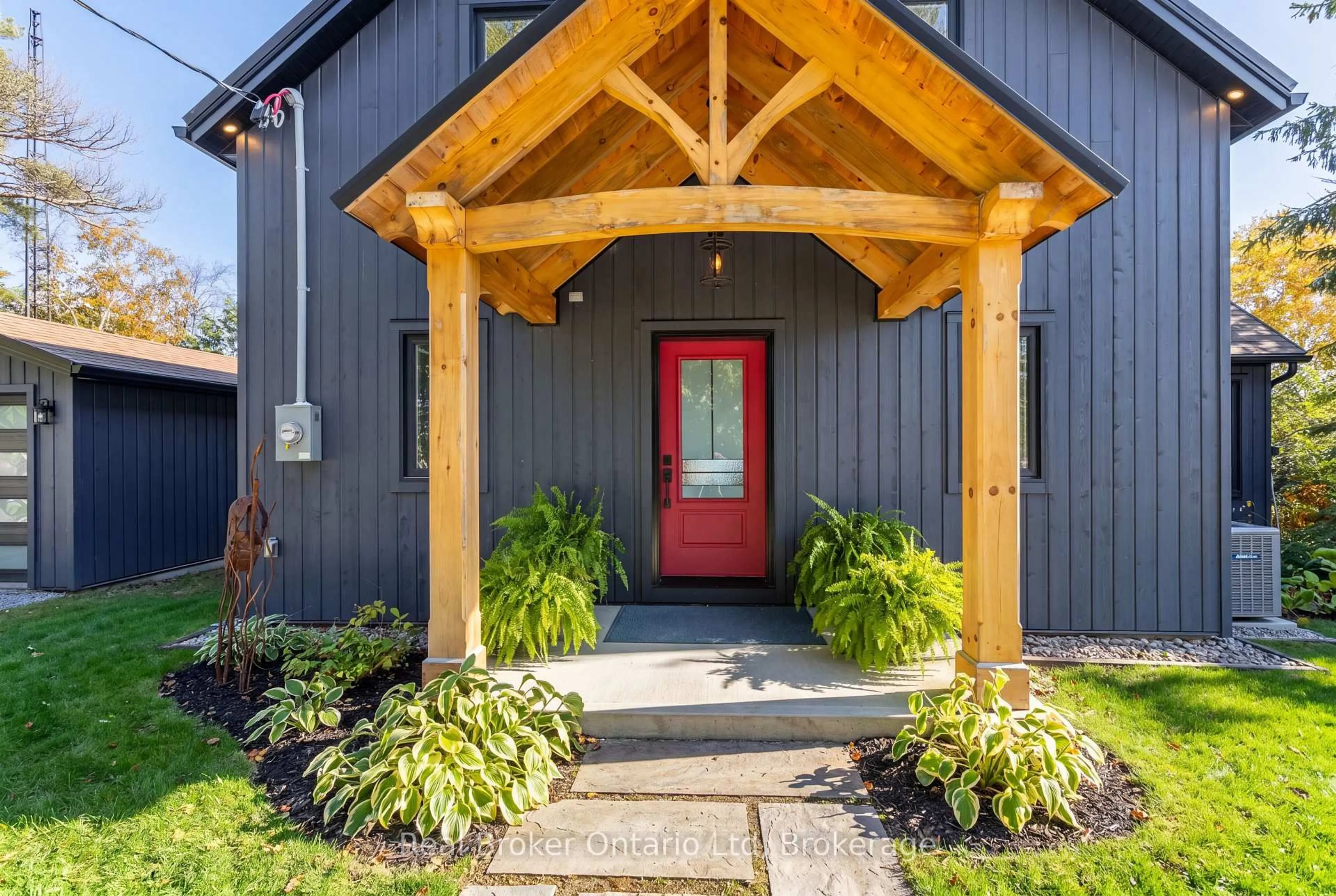 Indoor entryway for 339595 Presqu'ile Rd, Georgian Bluffs Ontario N0H 1S0