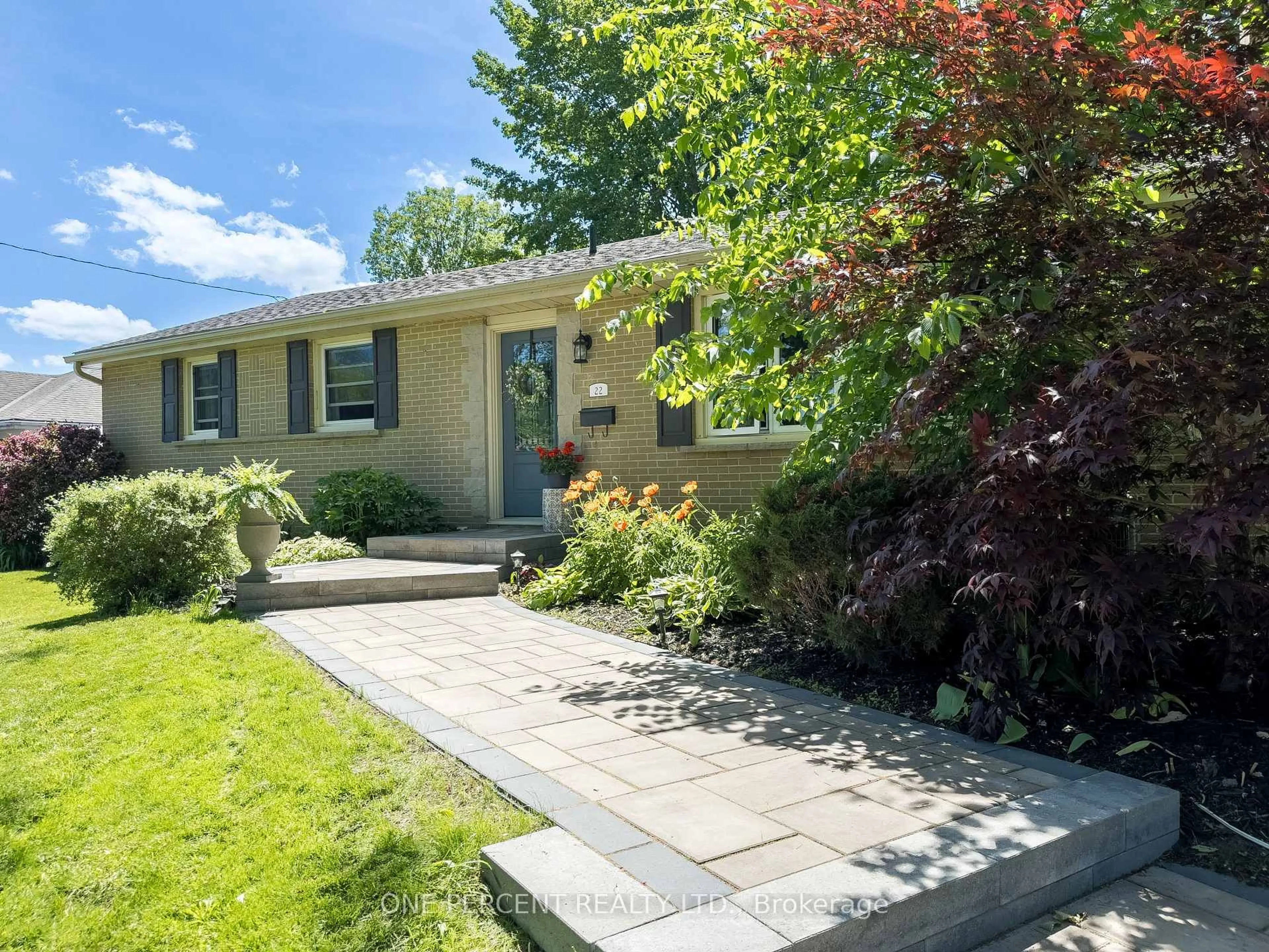 Home with vinyl exterior material, street for 22 BRADGATE Rd, Belleville Ontario K8N 4M8