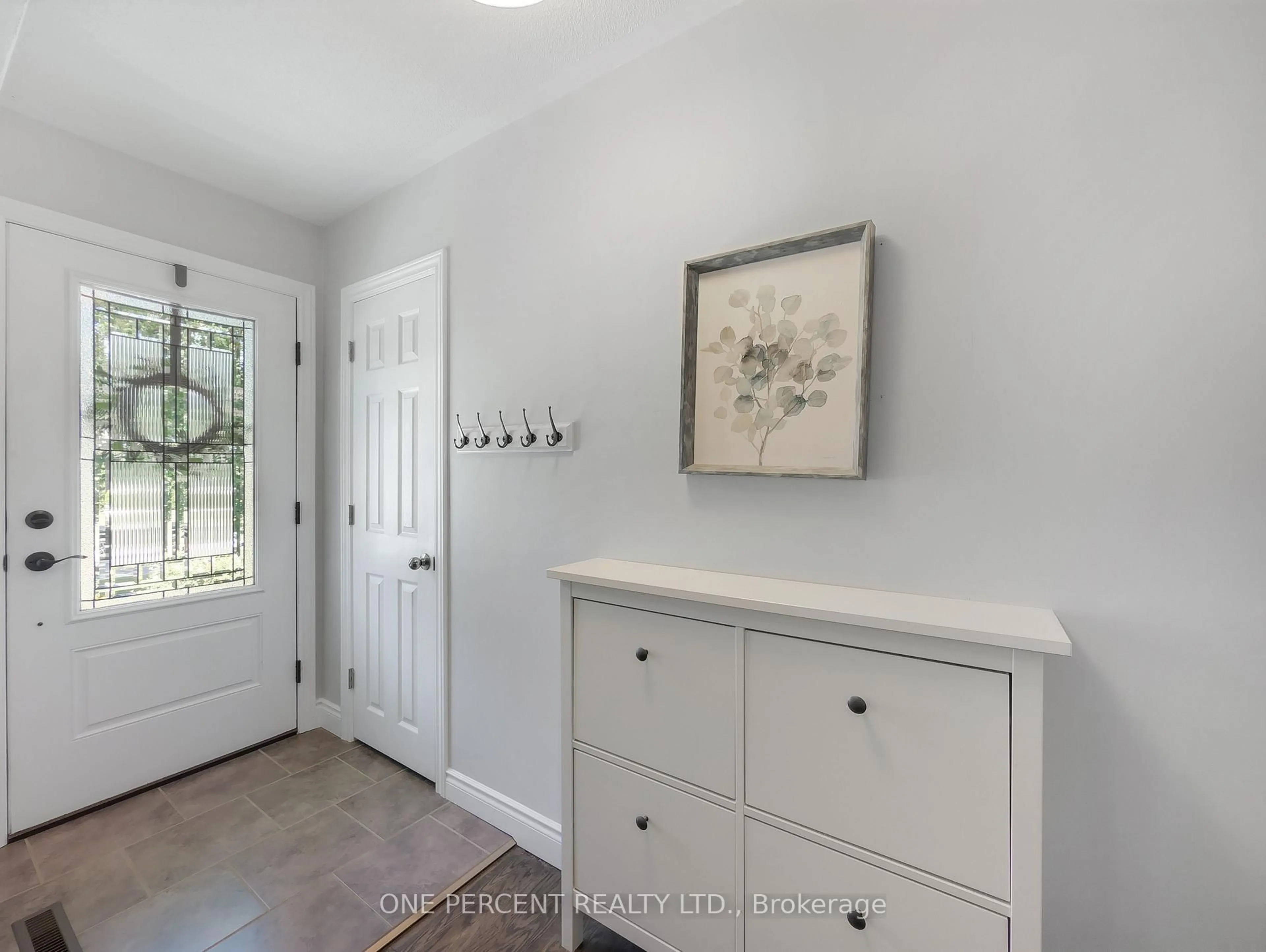 Indoor entryway for 22 BRADGATE Rd, Belleville Ontario K8N 4M8