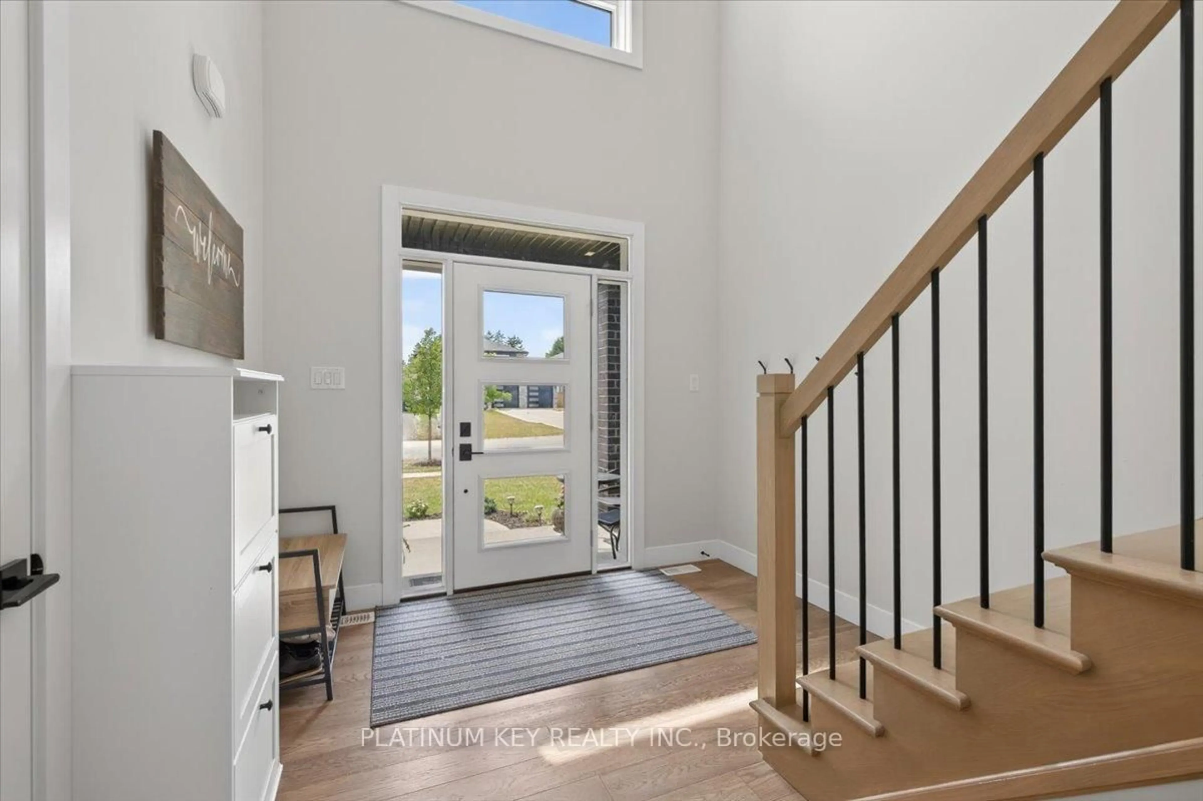 Indoor entryway for 54 Mcneil St, Strathroy-Caradoc Ontario N0L 1W0
