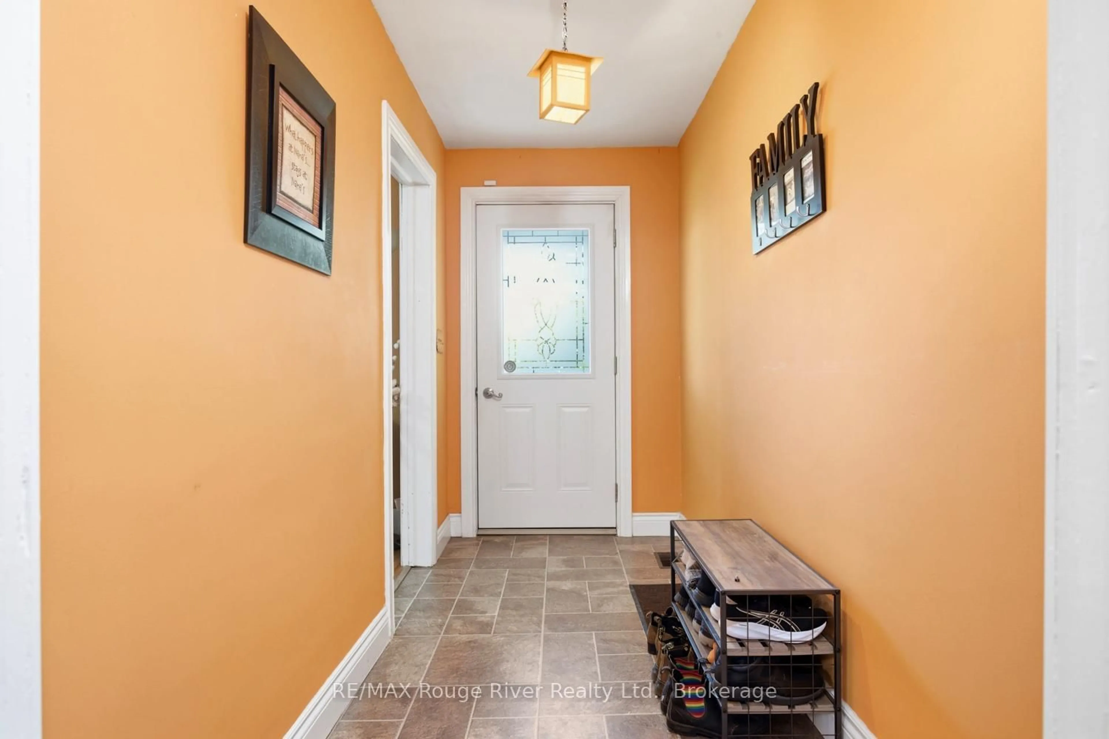 Indoor entryway for 111 Lingham St, Belleville Ontario K8N 3T1