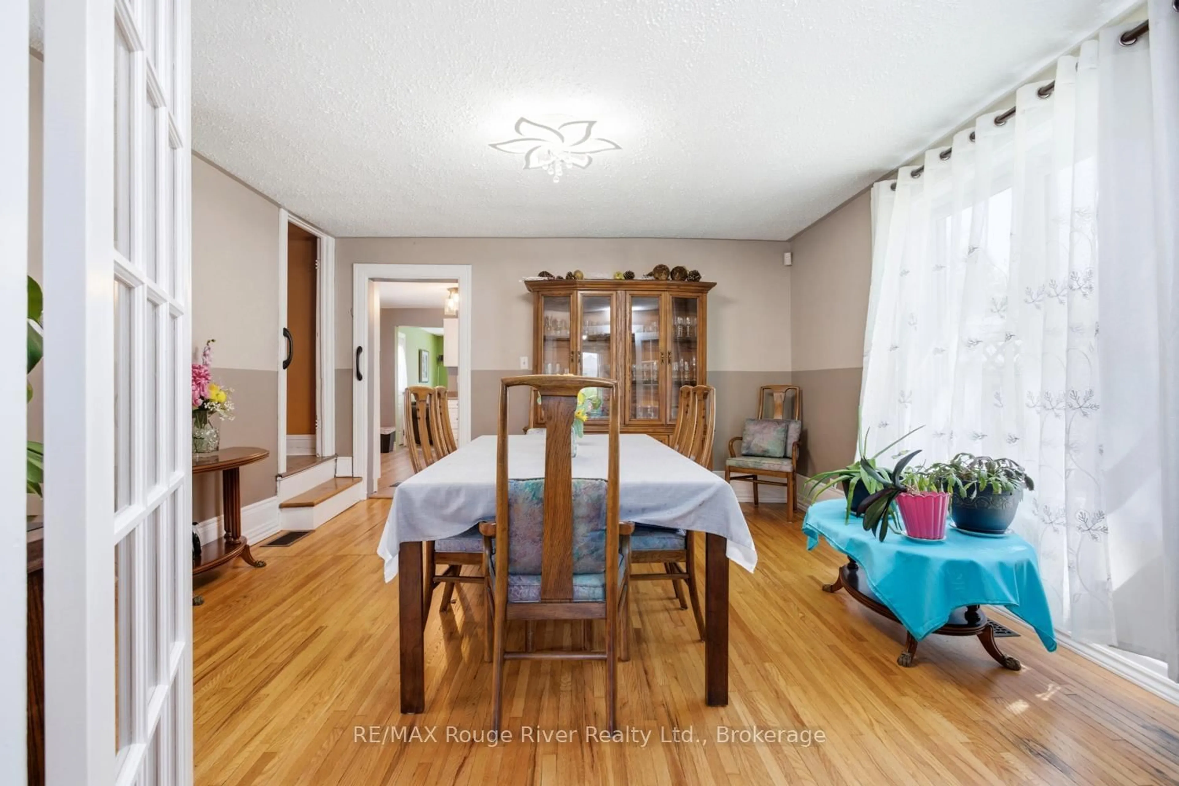 Dining room, wood/laminate floor for 111 Lingham St, Belleville Ontario K8N 3T1