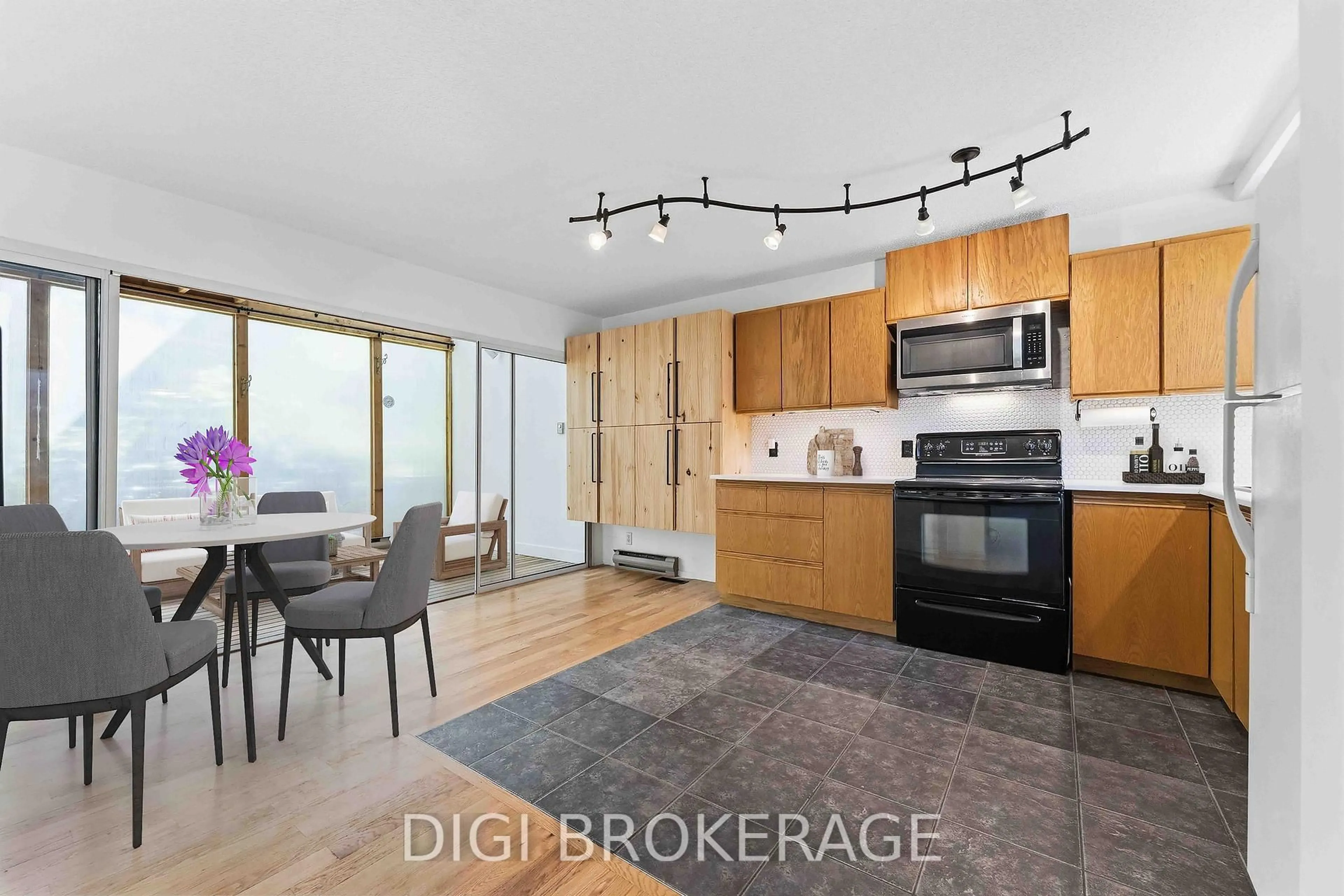 Open concept kitchen, unknown for 332 Iona St, Ottawa Ontario K1Z 8R2