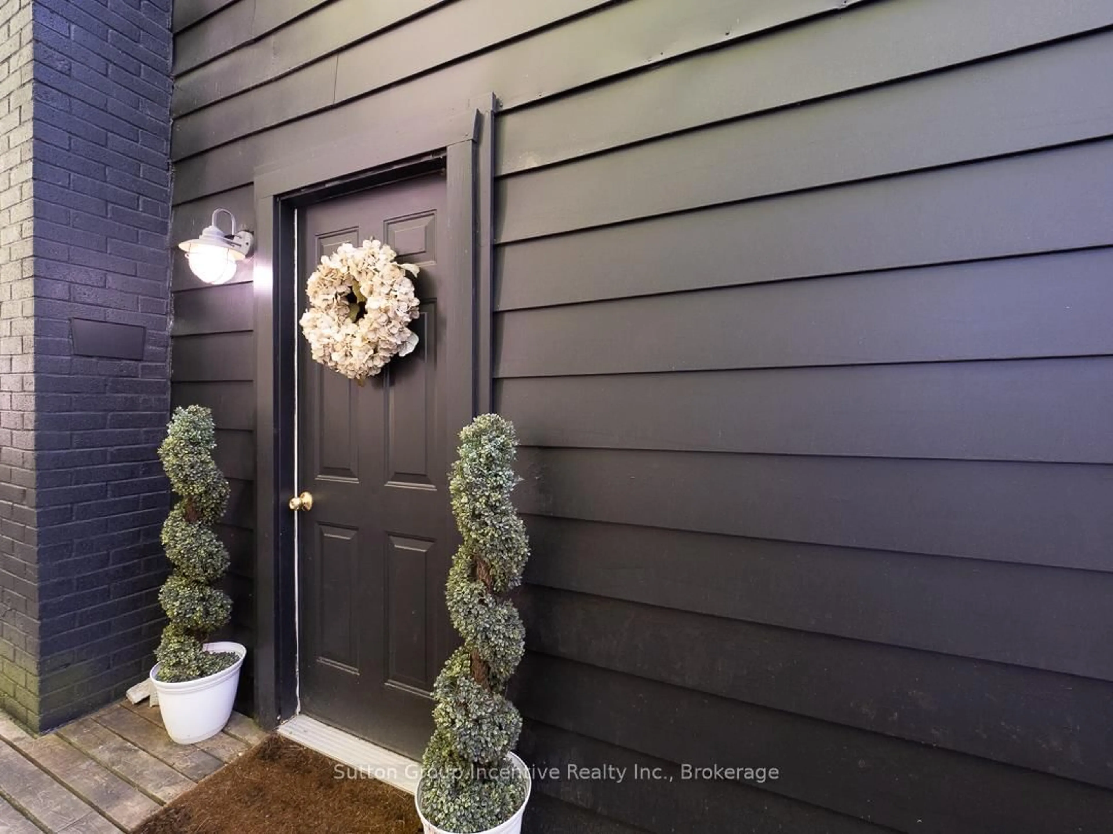Indoor entryway for 1081 Colonel Maude Tr, Bracebridge Ontario P1L 1X1