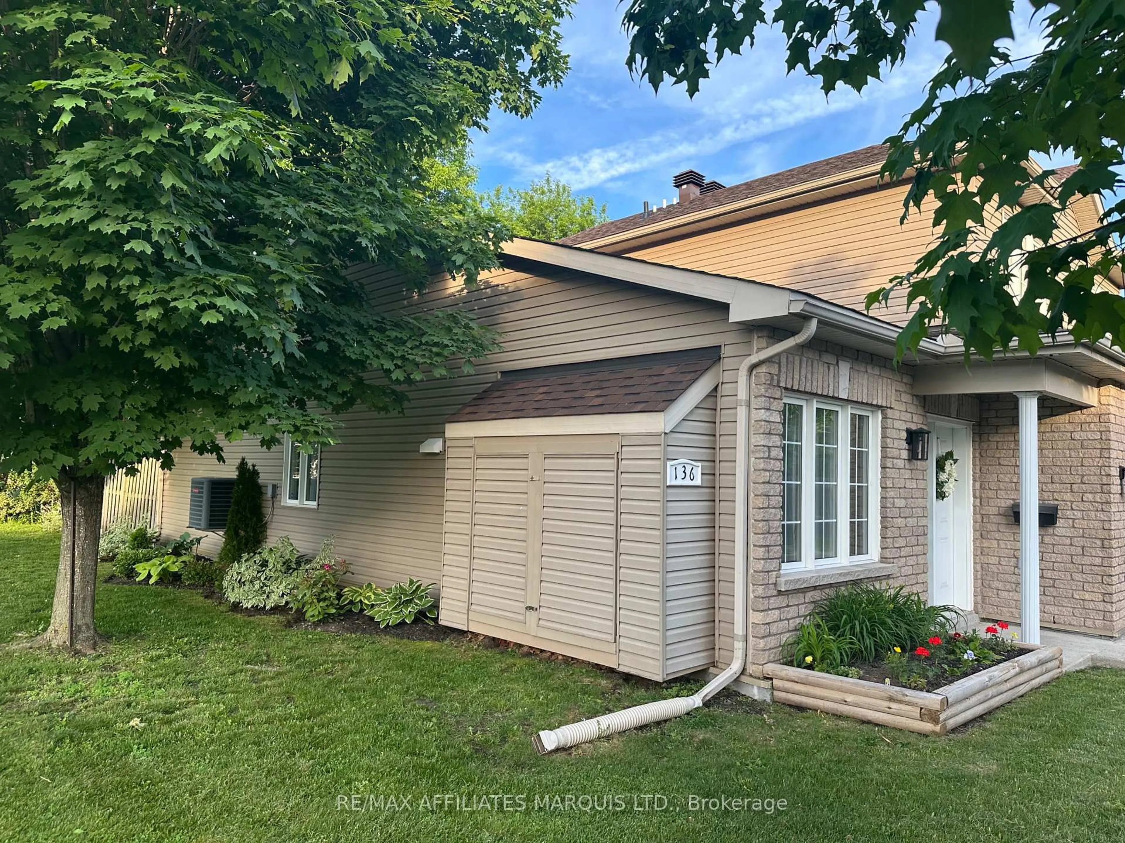 Unknown for 136 Fourth St #1, Cornwall Ontario K6H 2H9