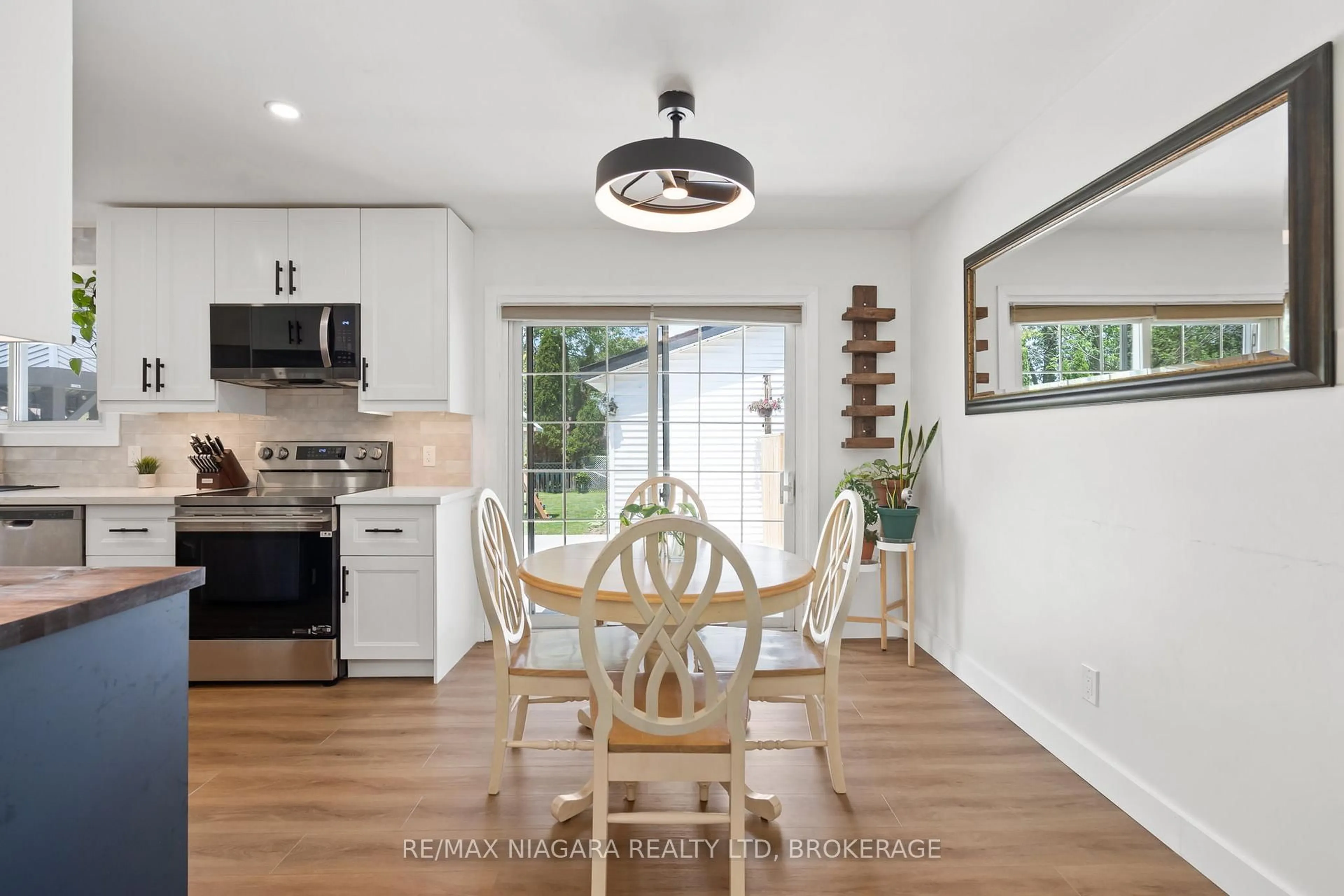 Open concept kitchen, unknown for 41 OLD COACH Rd, St. Catharines Ontario L2N 2P6