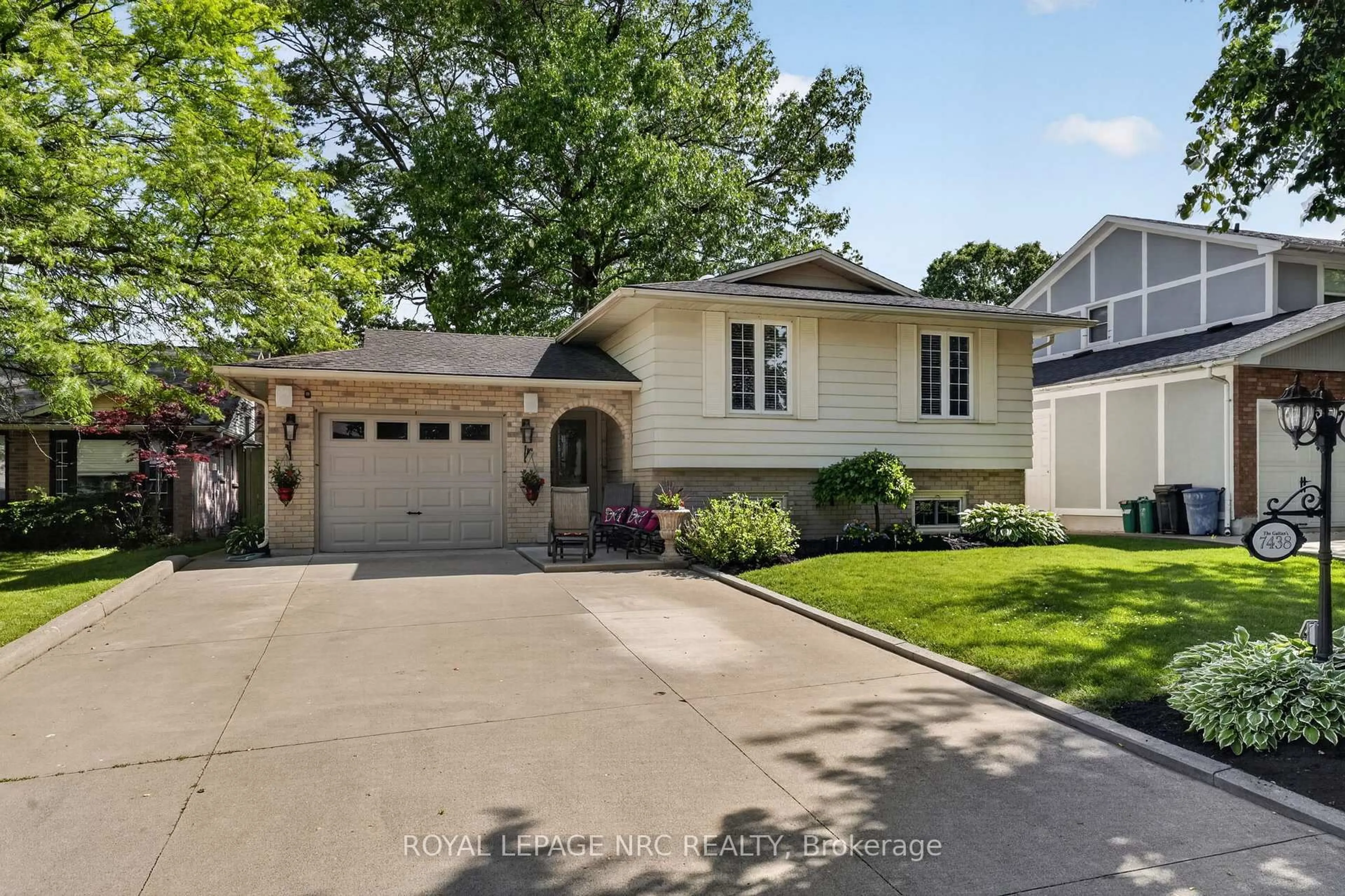 Home with brick exterior material, street for 7438 Petrullo Crt, Niagara Falls Ontario L2H 2K4