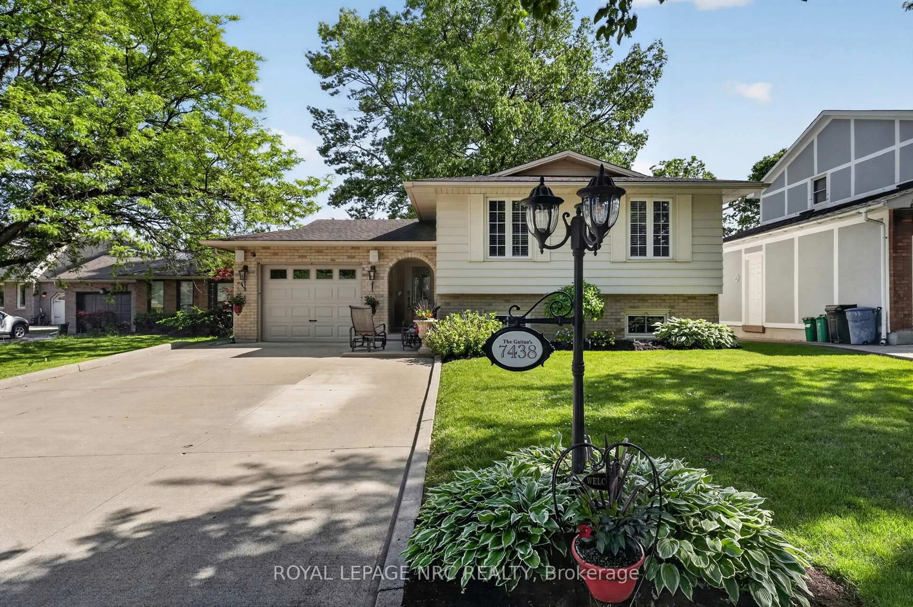 Home with brick exterior material, street for 7438 Petrullo Crt, Niagara Falls Ontario L2H 2K4