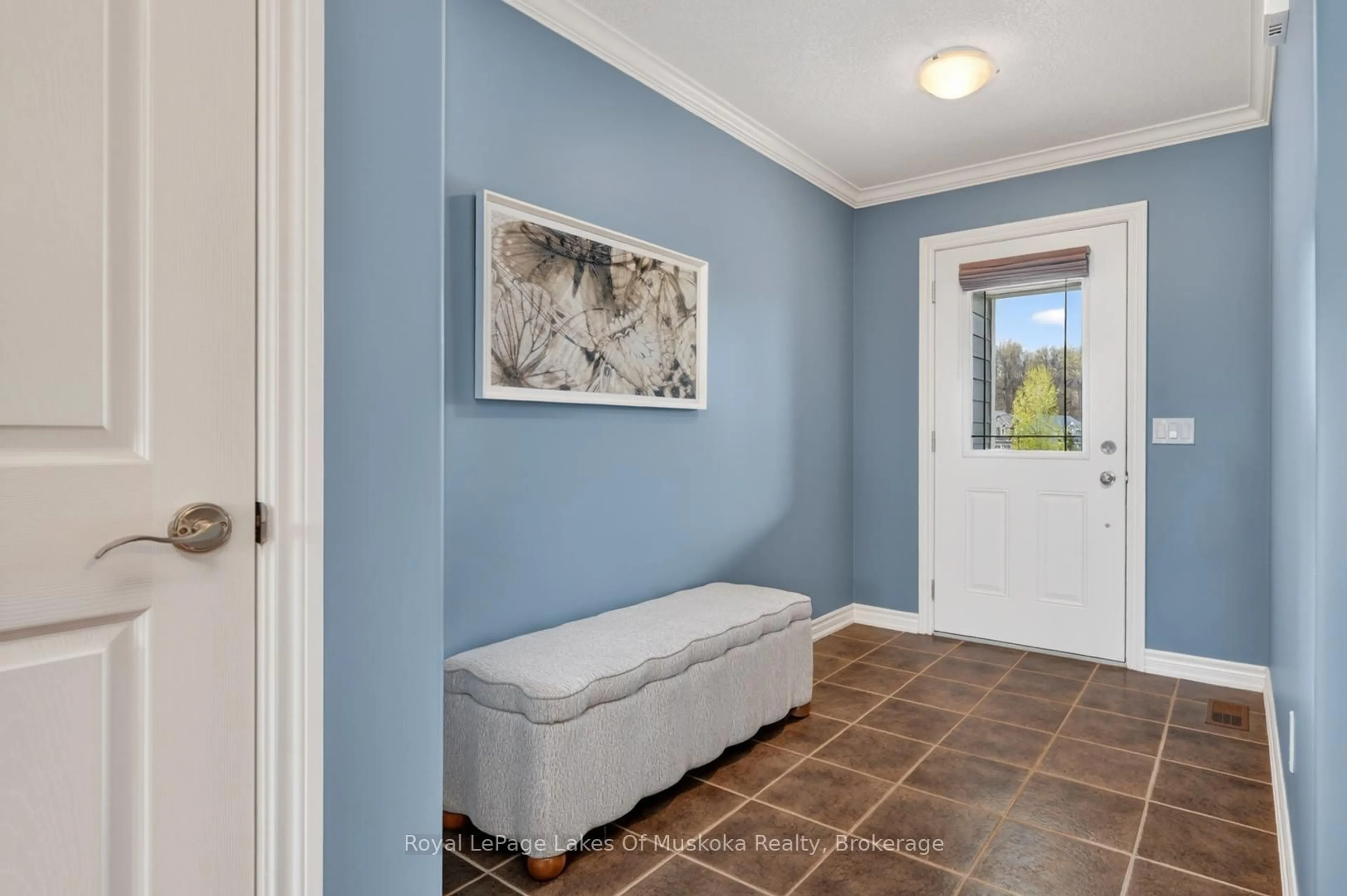 Indoor entryway for 30 Gainsborough Rd, Bracebridge Ontario P1L 1W8