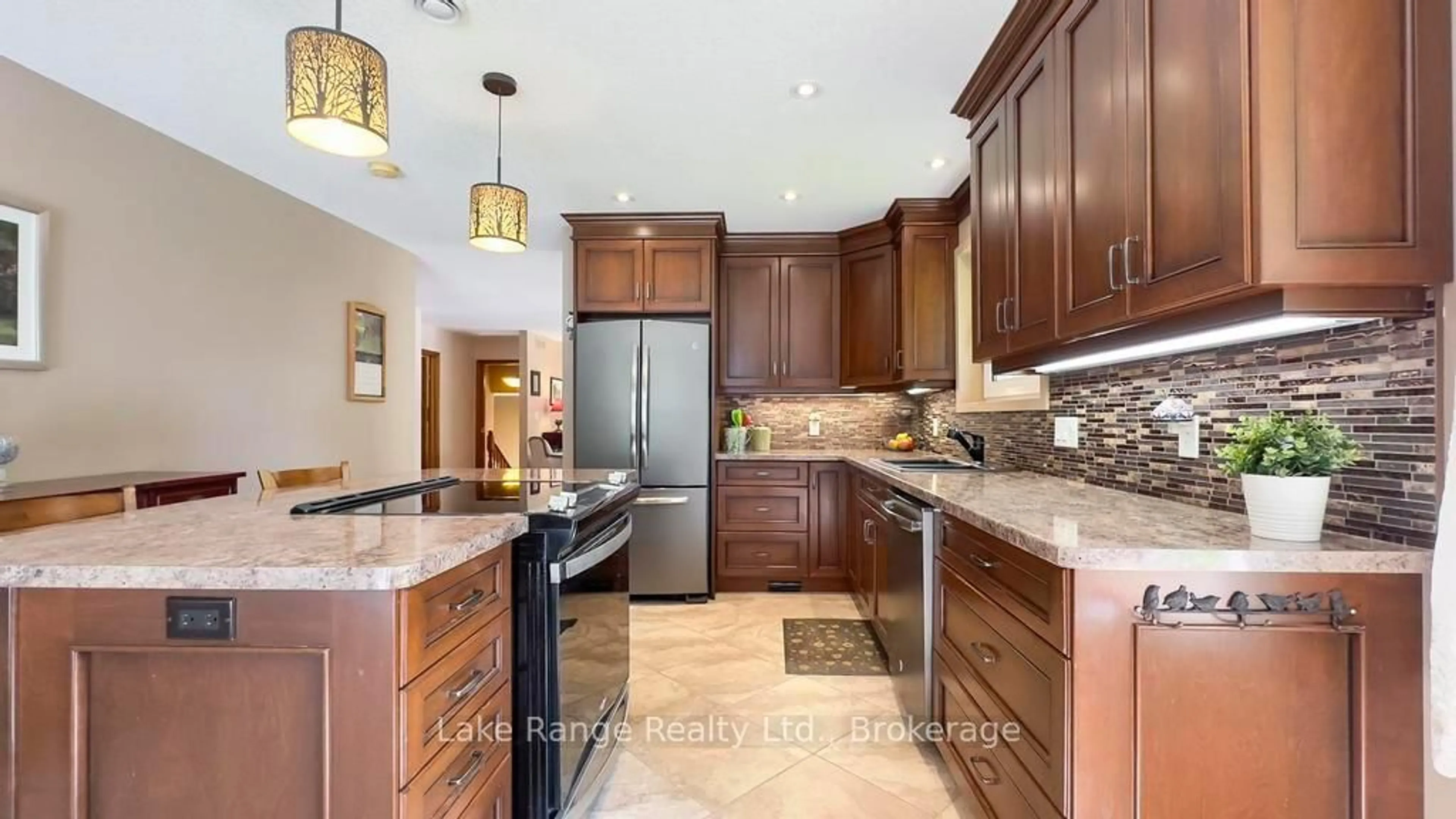 Contemporary kitchen, ceramic/tile floor for 201 Shadywood Cres, Huron-Kinloss Ontario N2Z 2X3