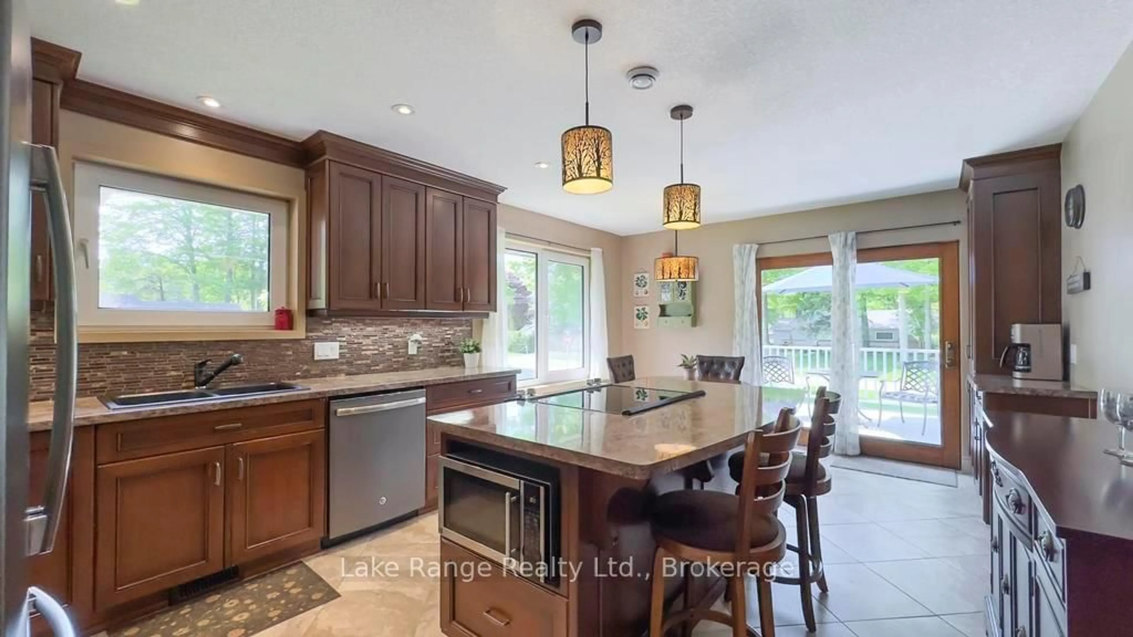Open concept kitchen, ceramic/tile floor for 201 Shadywood Cres, Huron-Kinloss Ontario N2Z 2X3