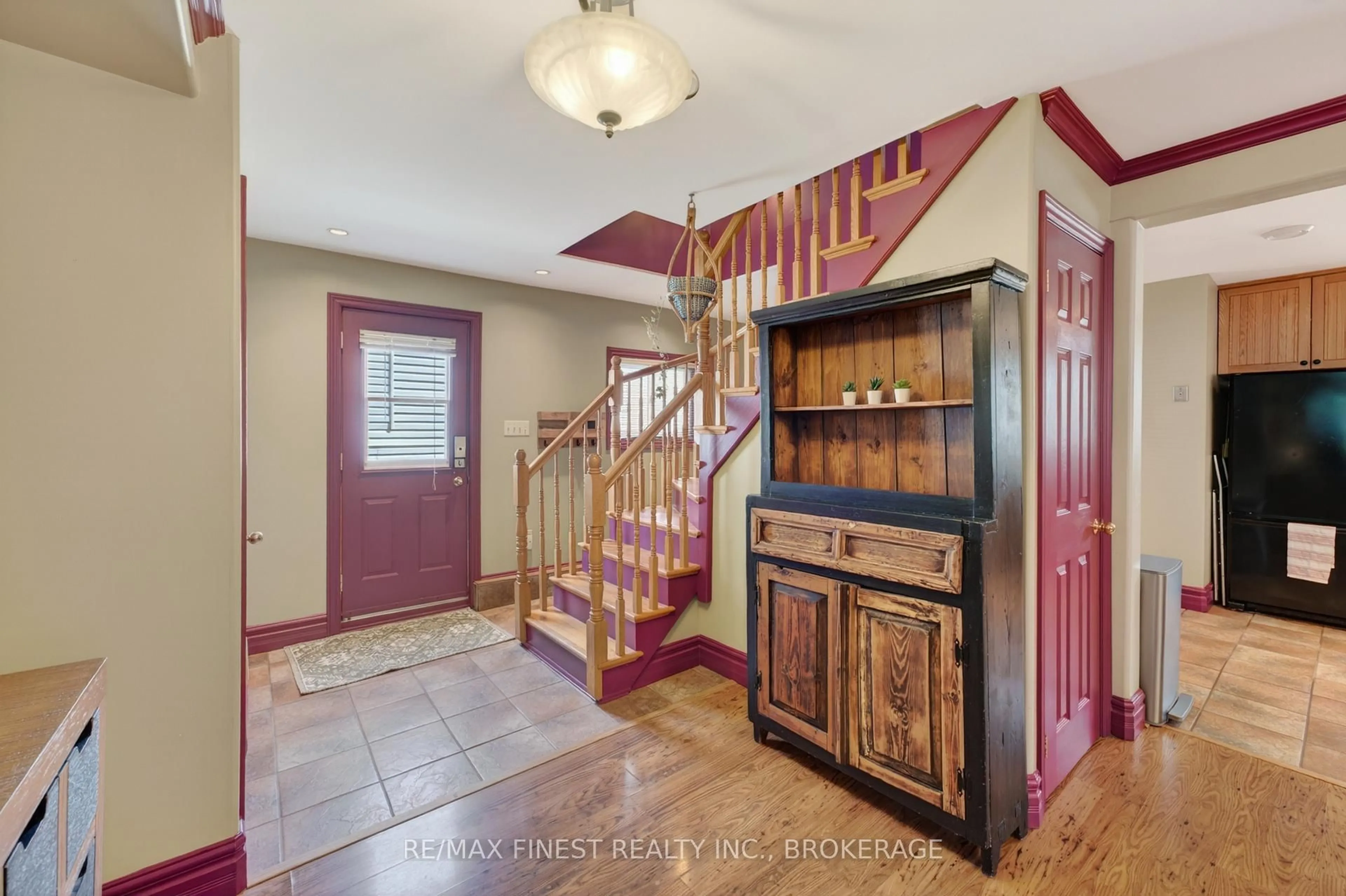Indoor entryway for 218 KINGSCOURT Ave, Kingston Ontario K7K 4P8