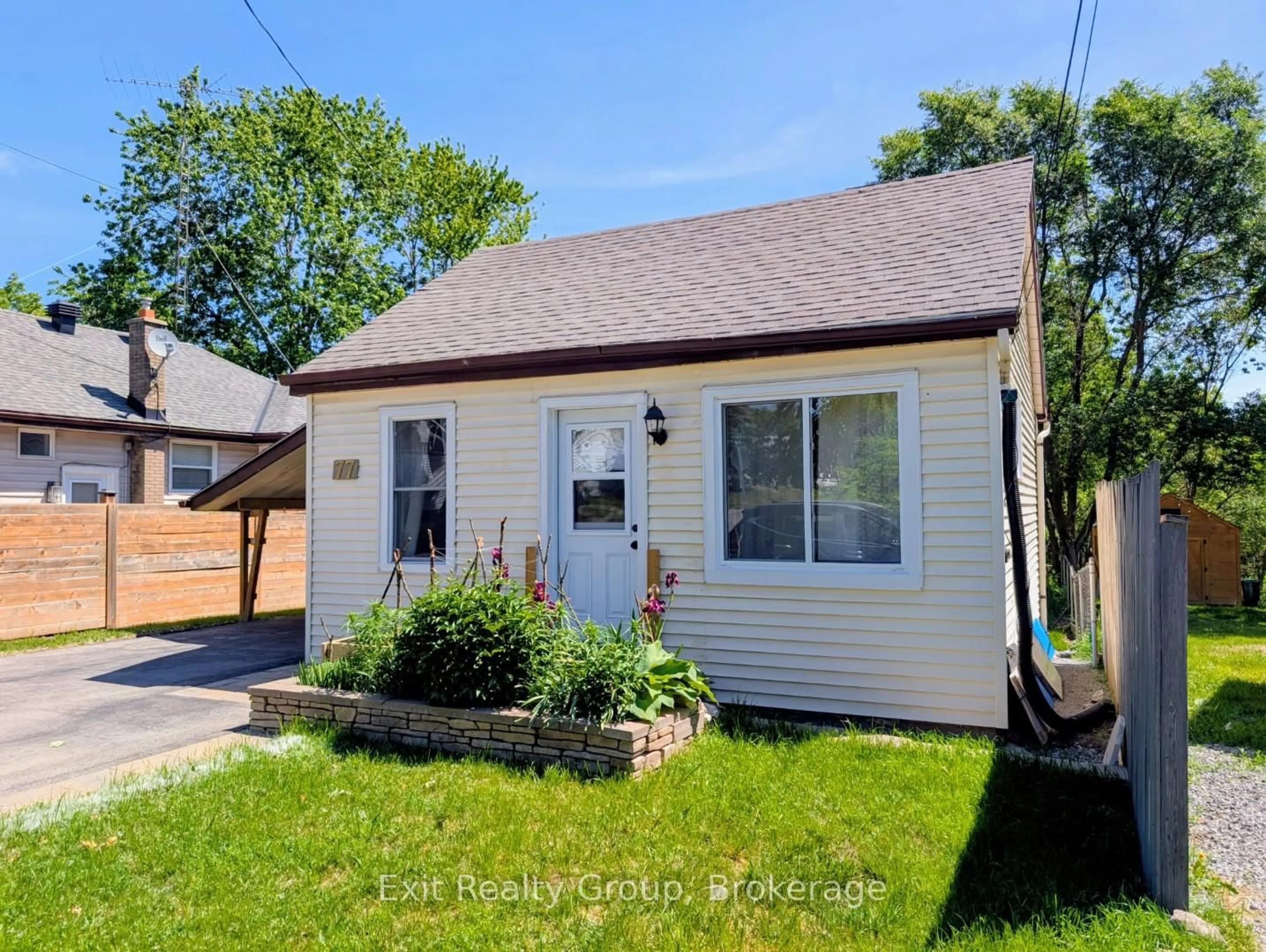 Home with vinyl exterior material, street for 77 Frank St, Belleville Ontario K8P 3V5