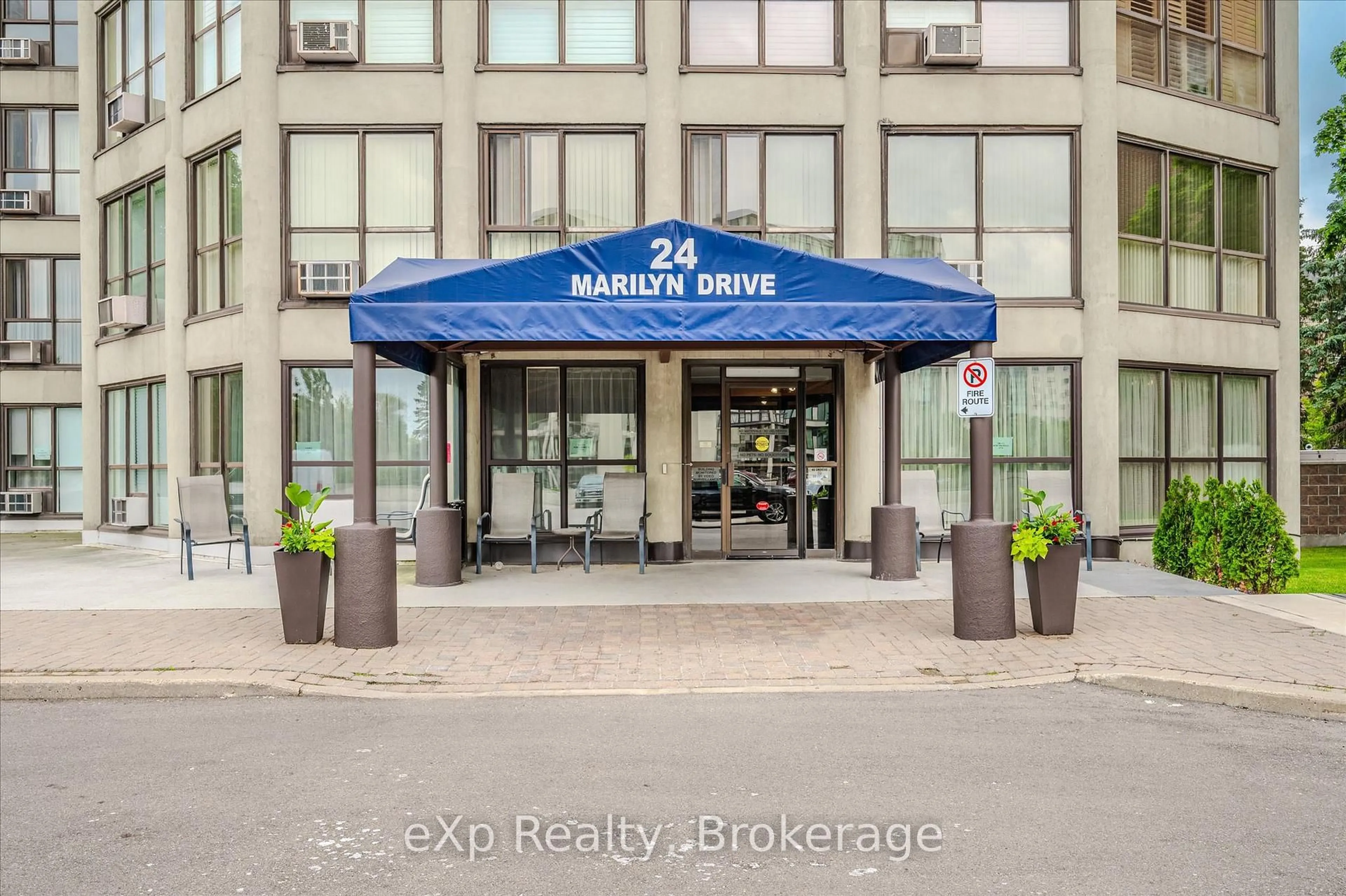 Indoor foyer for 24 Marilyn Dr #602, Guelph Ontario N1H 8E9