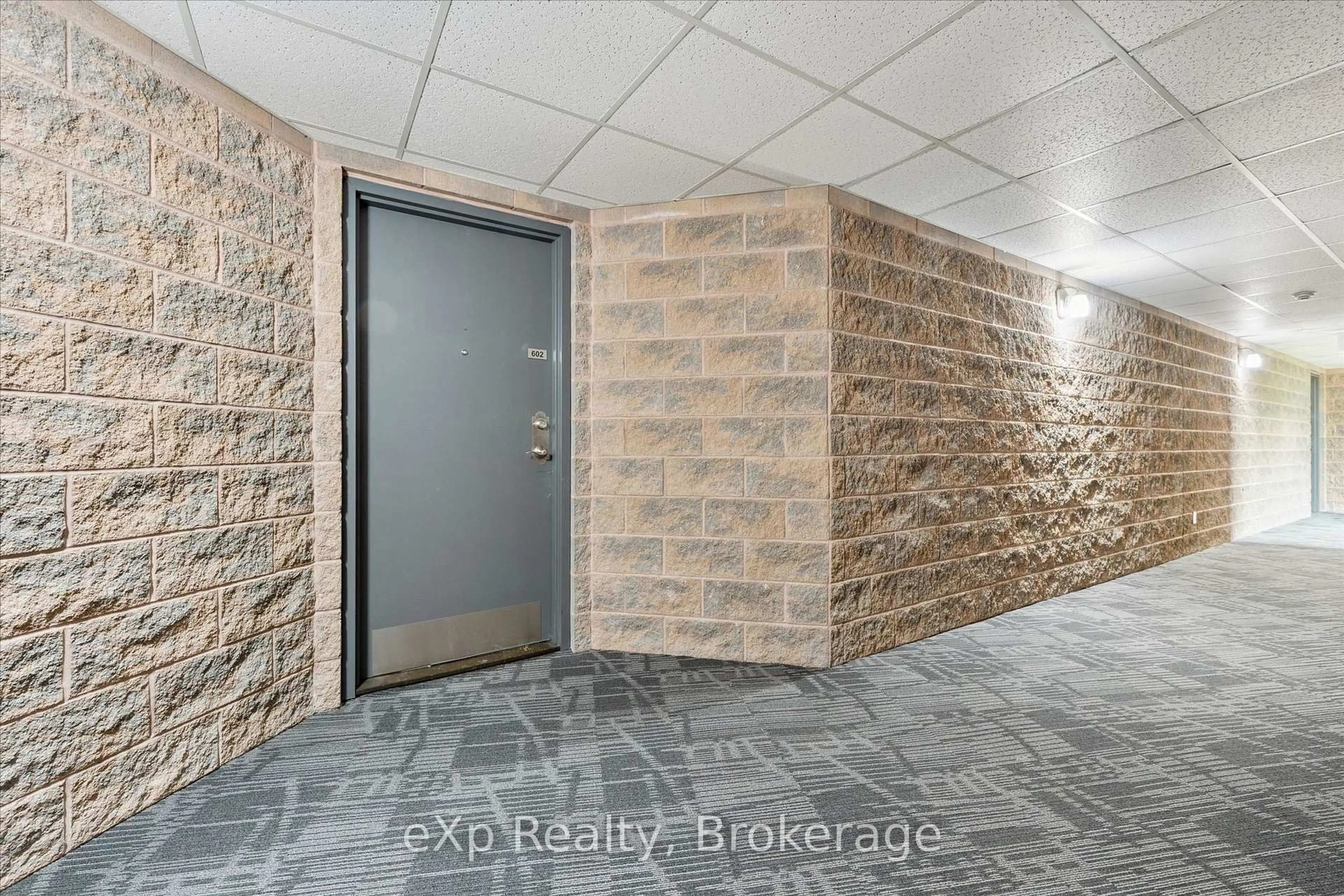 Indoor foyer for 24 Marilyn Dr #602, Guelph Ontario N1H 8E9