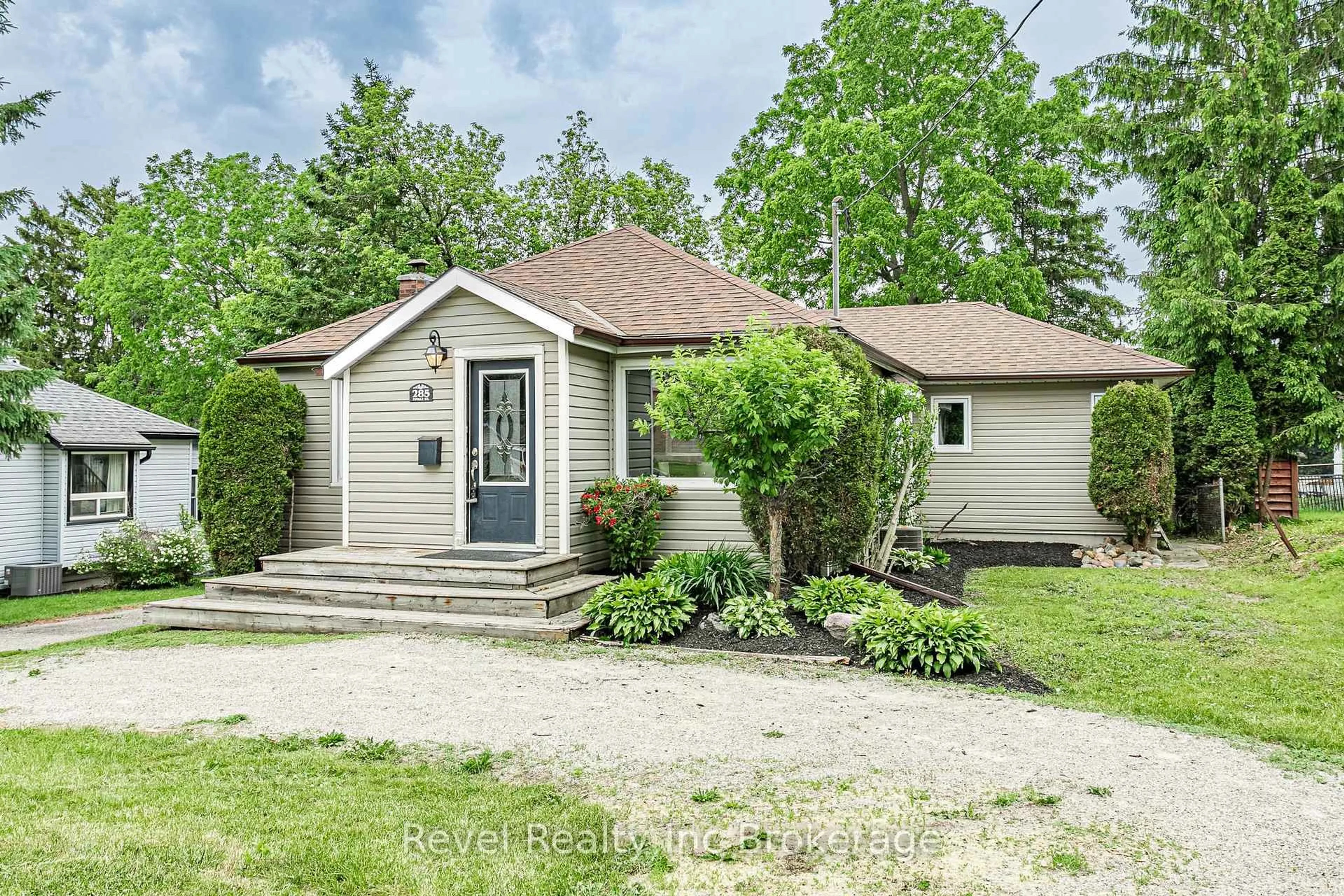 Unknown for 285 Finkle St, Woodstock Ontario N4S 3E4