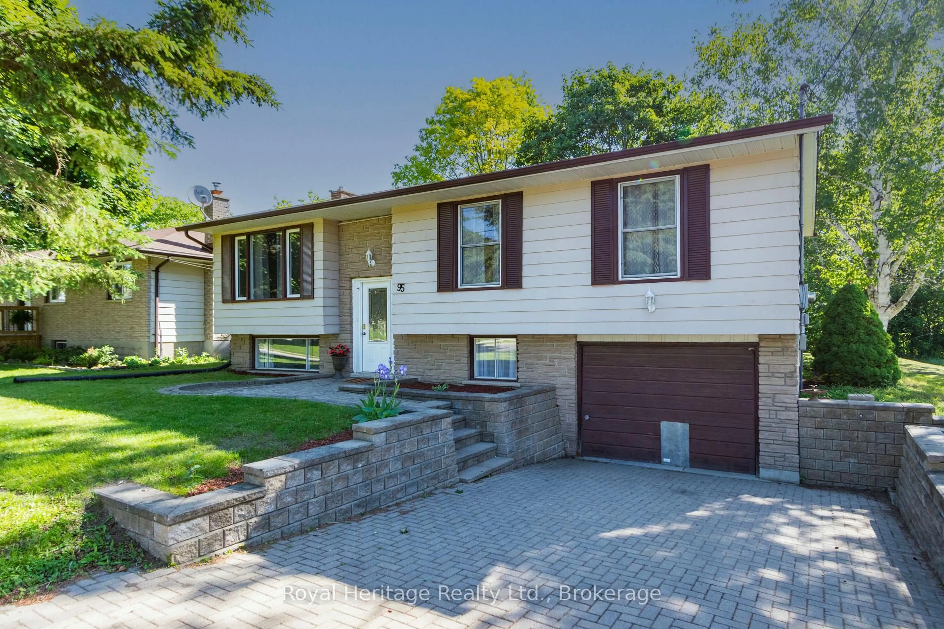 Home with vinyl exterior material, street for 95 Division St, Brighton Ontario K0K 1H0