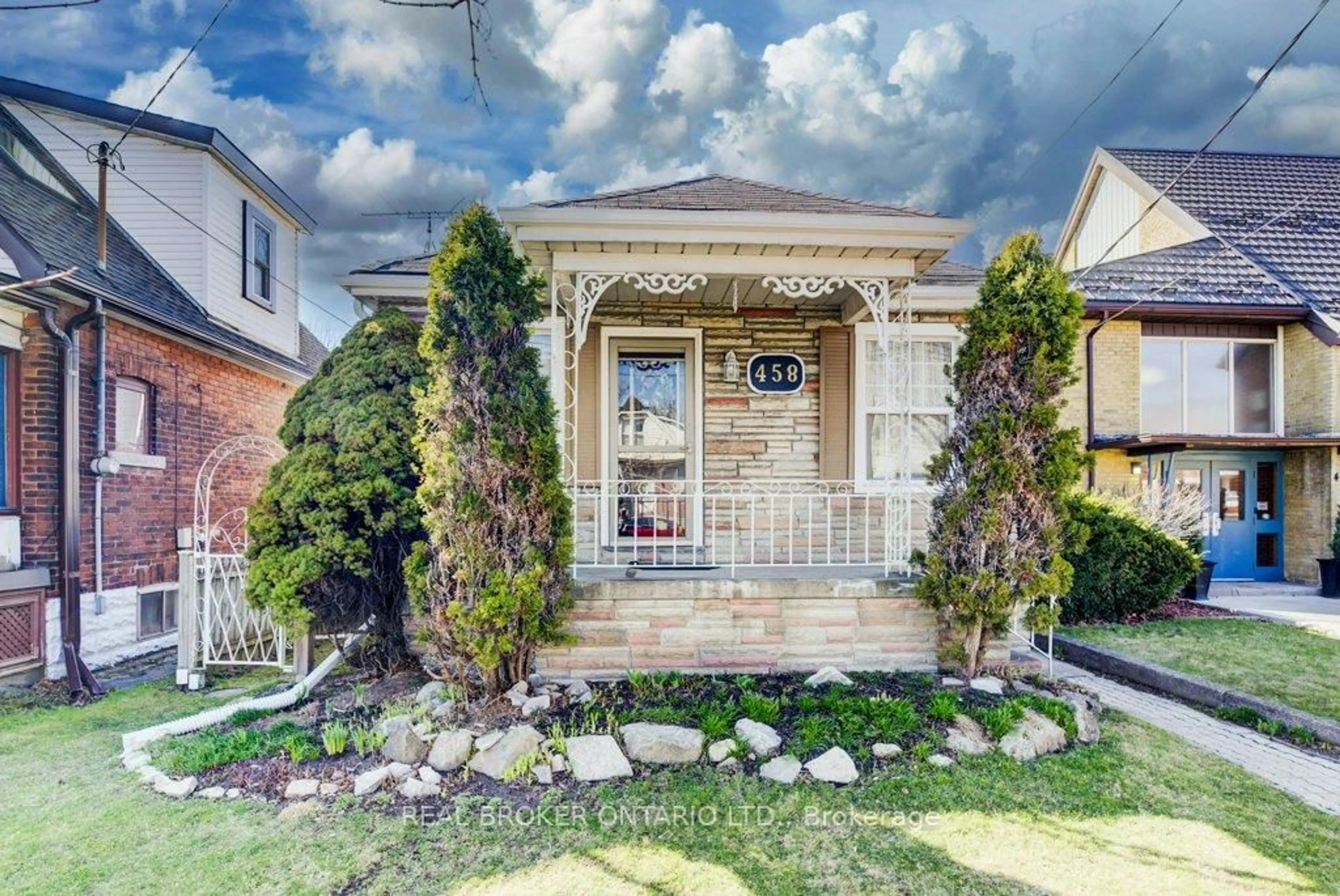 Unknown for 458 Upper Wentworth St, Hamilton Ontario L9A 4T7