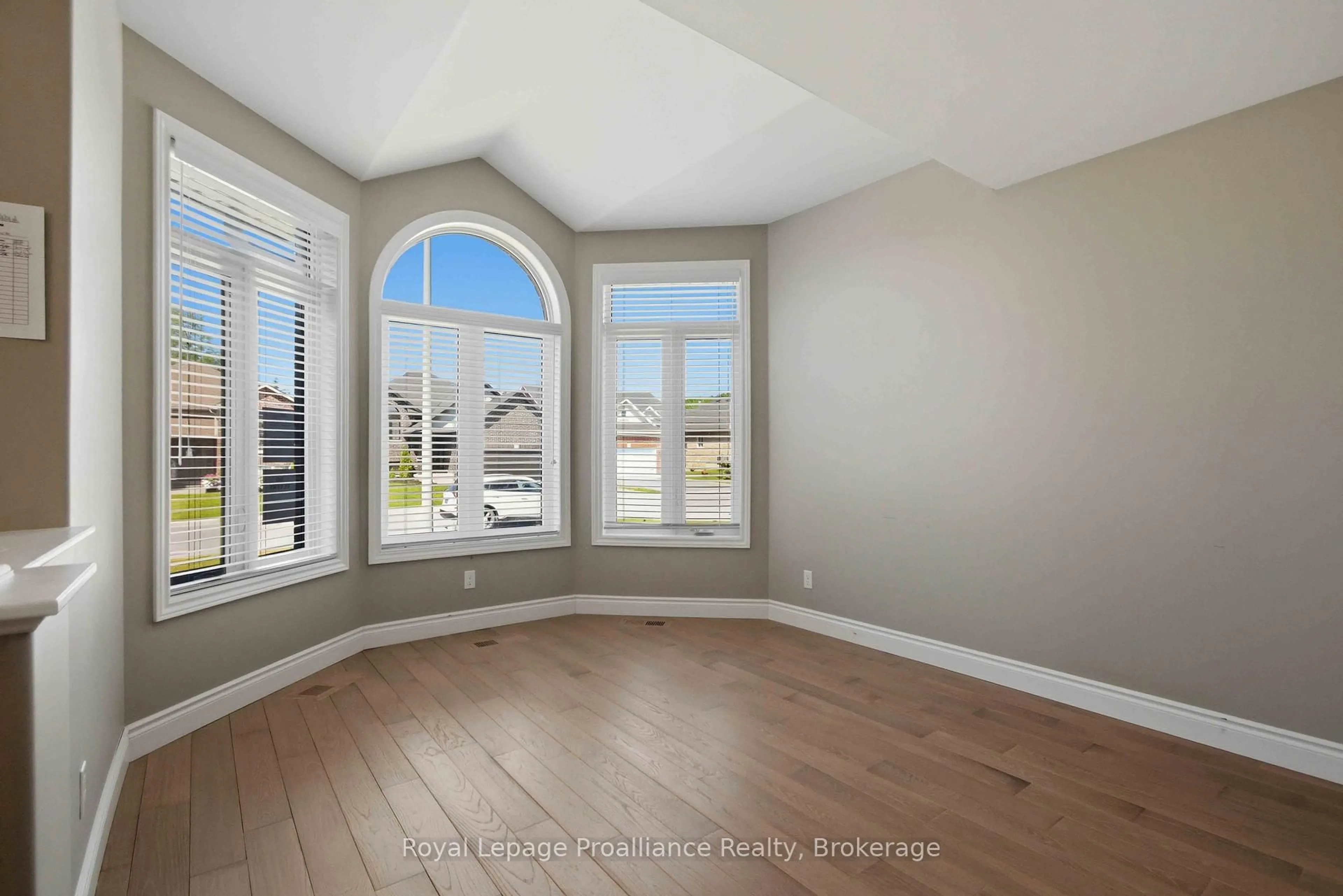 A pic of a room for 86 Ledgerock Crt, Quinte West Ontario K8R 0A6