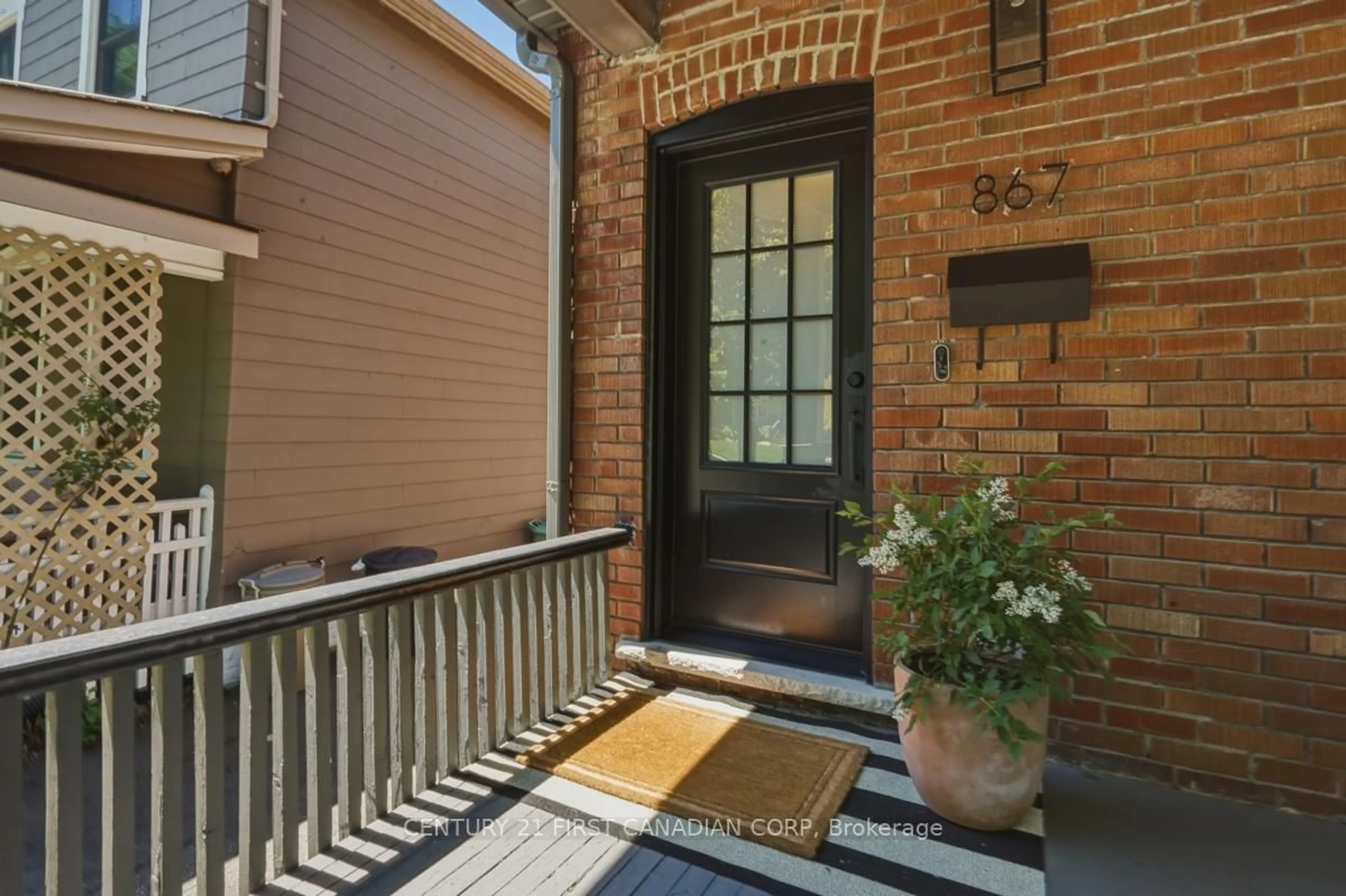 Unknown for 867 Colborne St, London East Ontario N6A 4A1