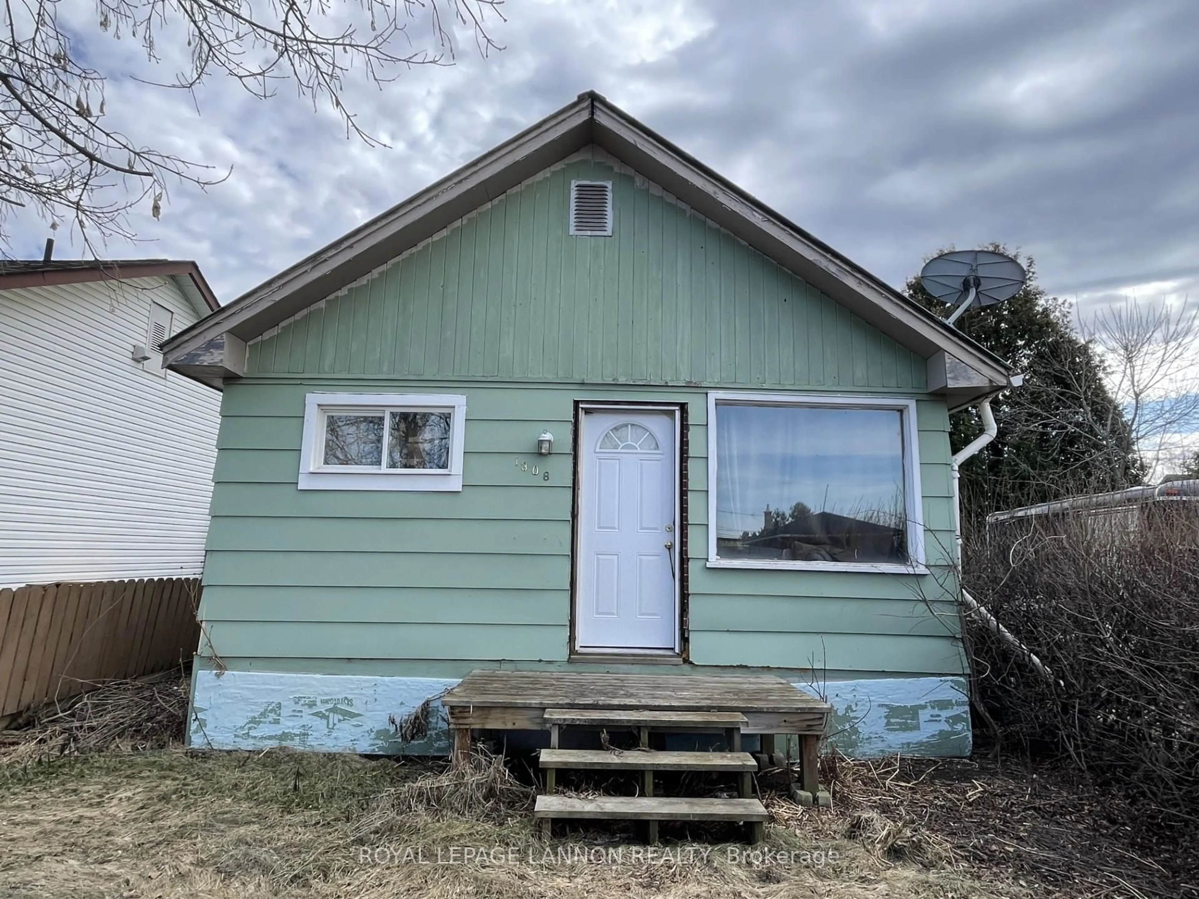 Unknown for 1308 Francis St, Thunder Bay Ontario P7E 4G3