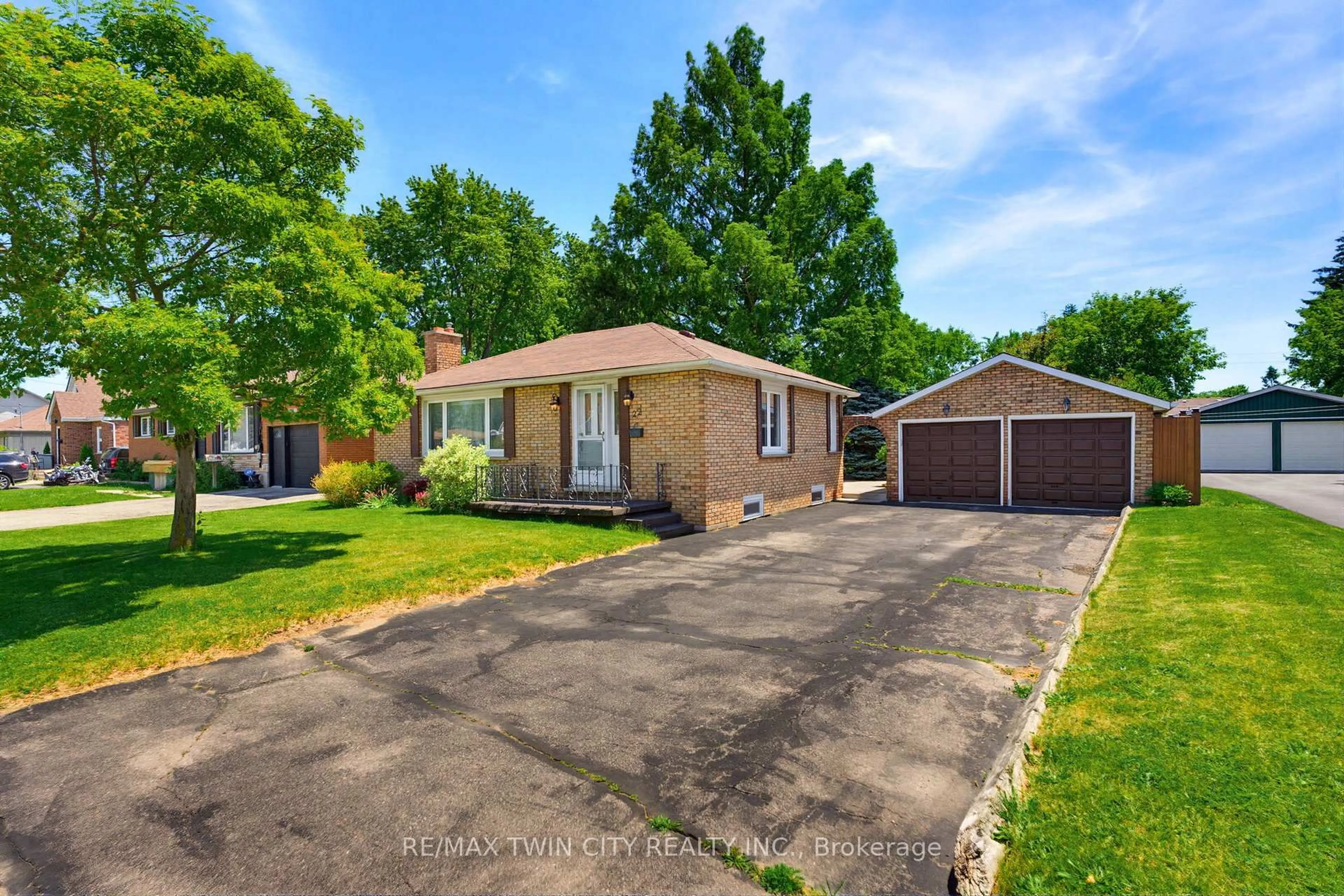 A pic from outside/outdoor area/front of a property/back of a property/a pic from drone, street for 22 Dunsdon St, Brantford Ontario N3R 3J3