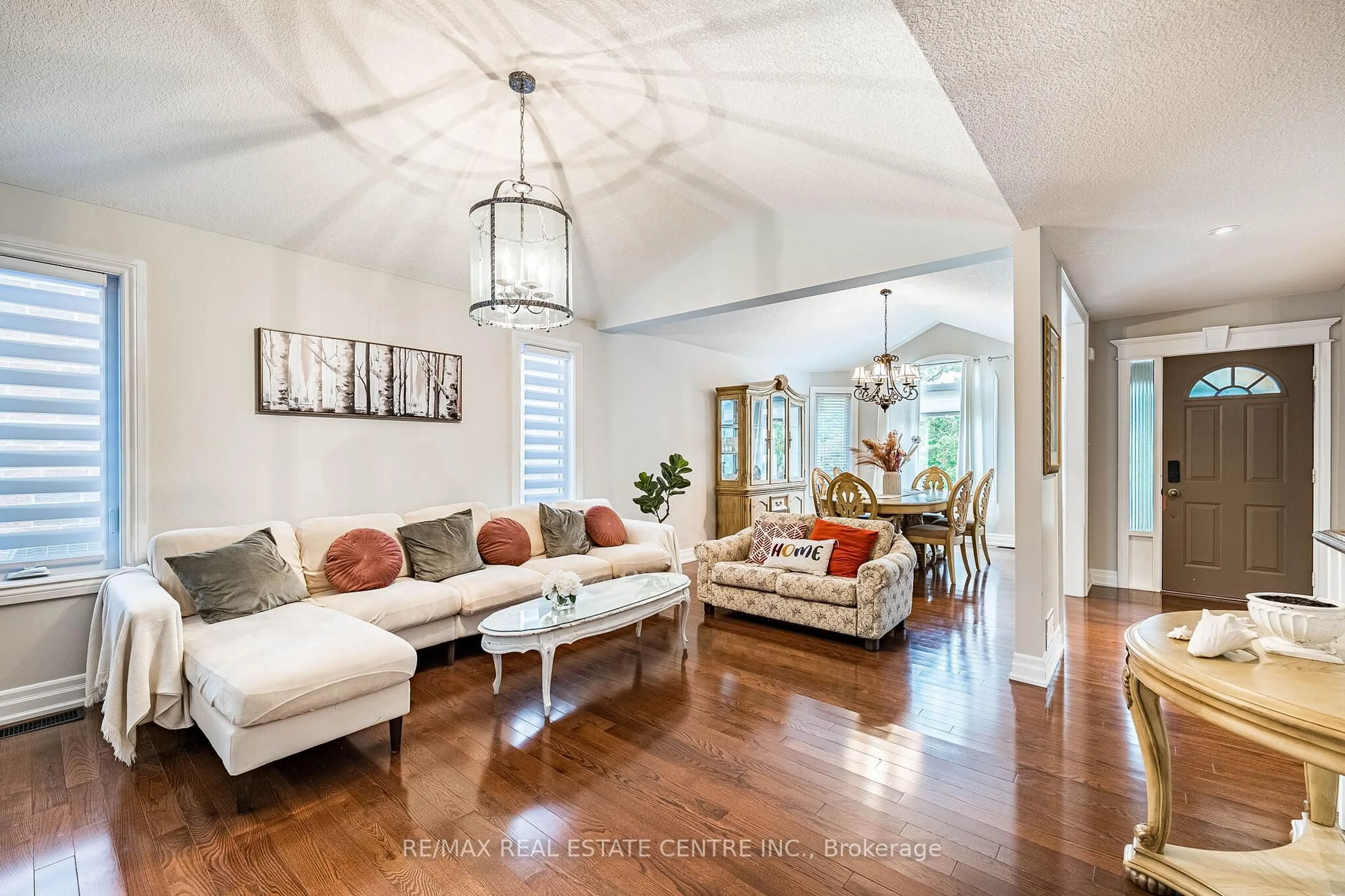 Living room with furniture, unknown for 506 Jones Rd, Hamilton Ontario L8E 6E3