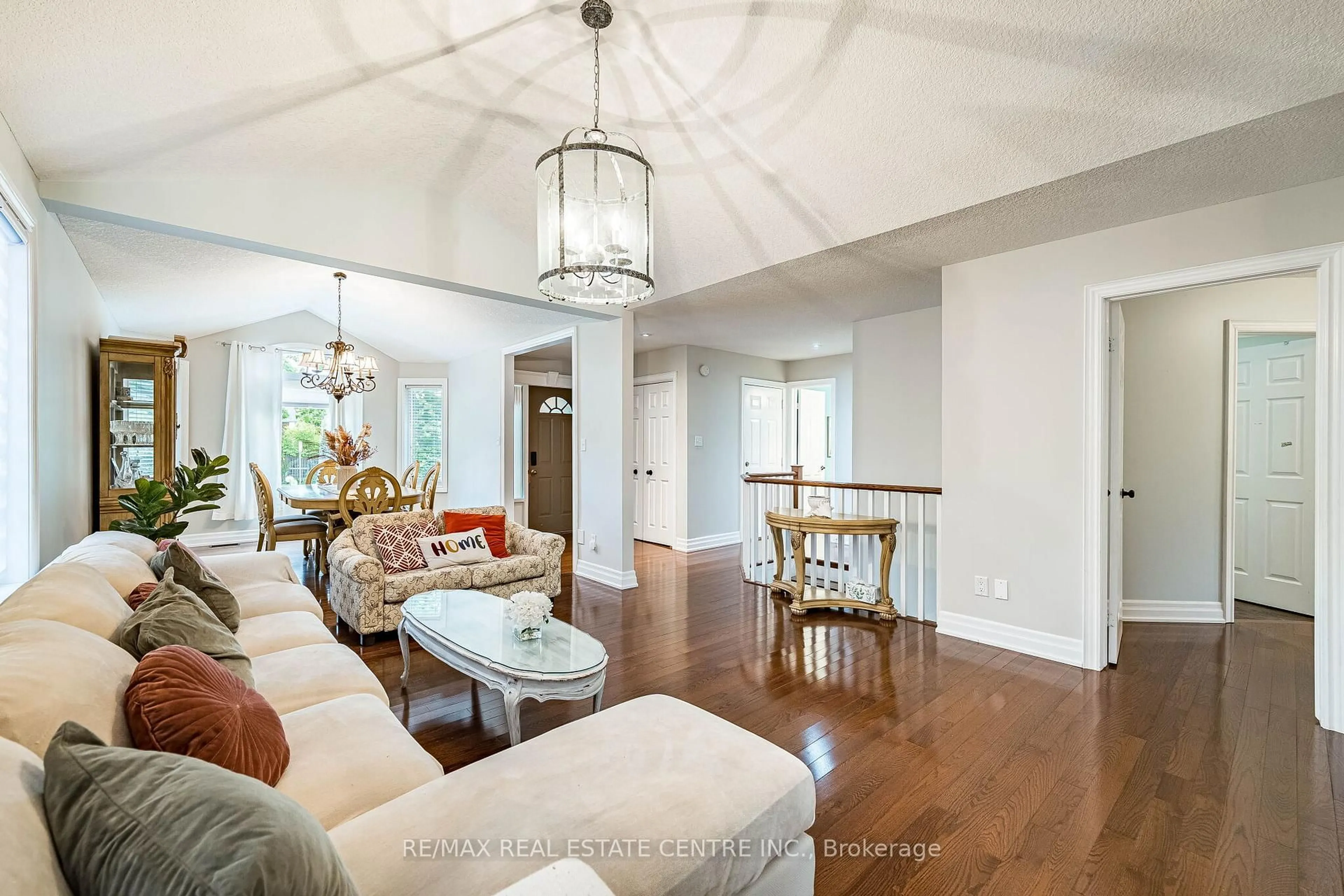 Living room with furniture, unknown for 506 Jones Rd, Hamilton Ontario L8E 6E3