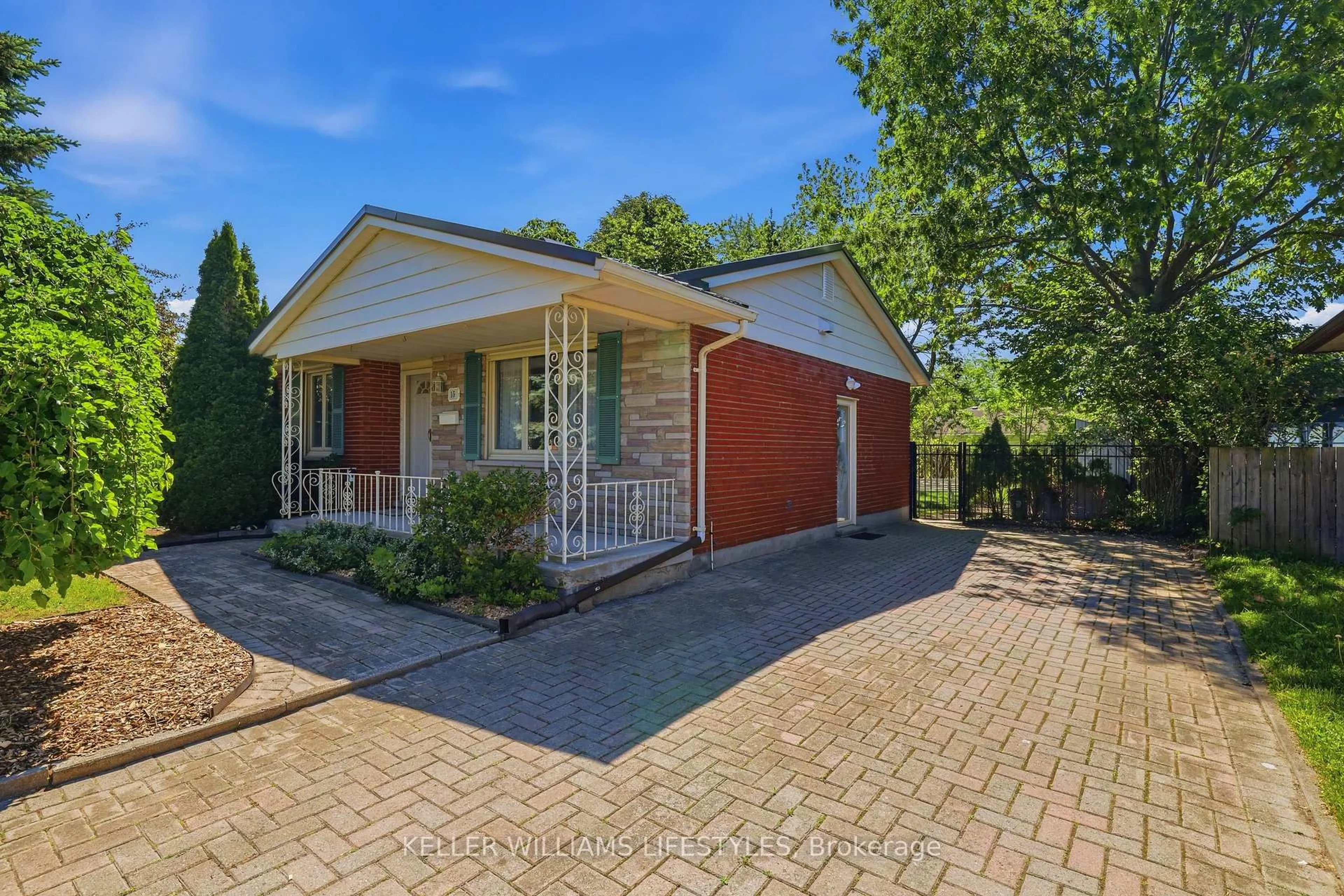 A pic from outside/outdoor area/front of a property/back of a property/a pic from drone, street for 15 Hawkesbury Ave, London East Ontario N5V 2J9