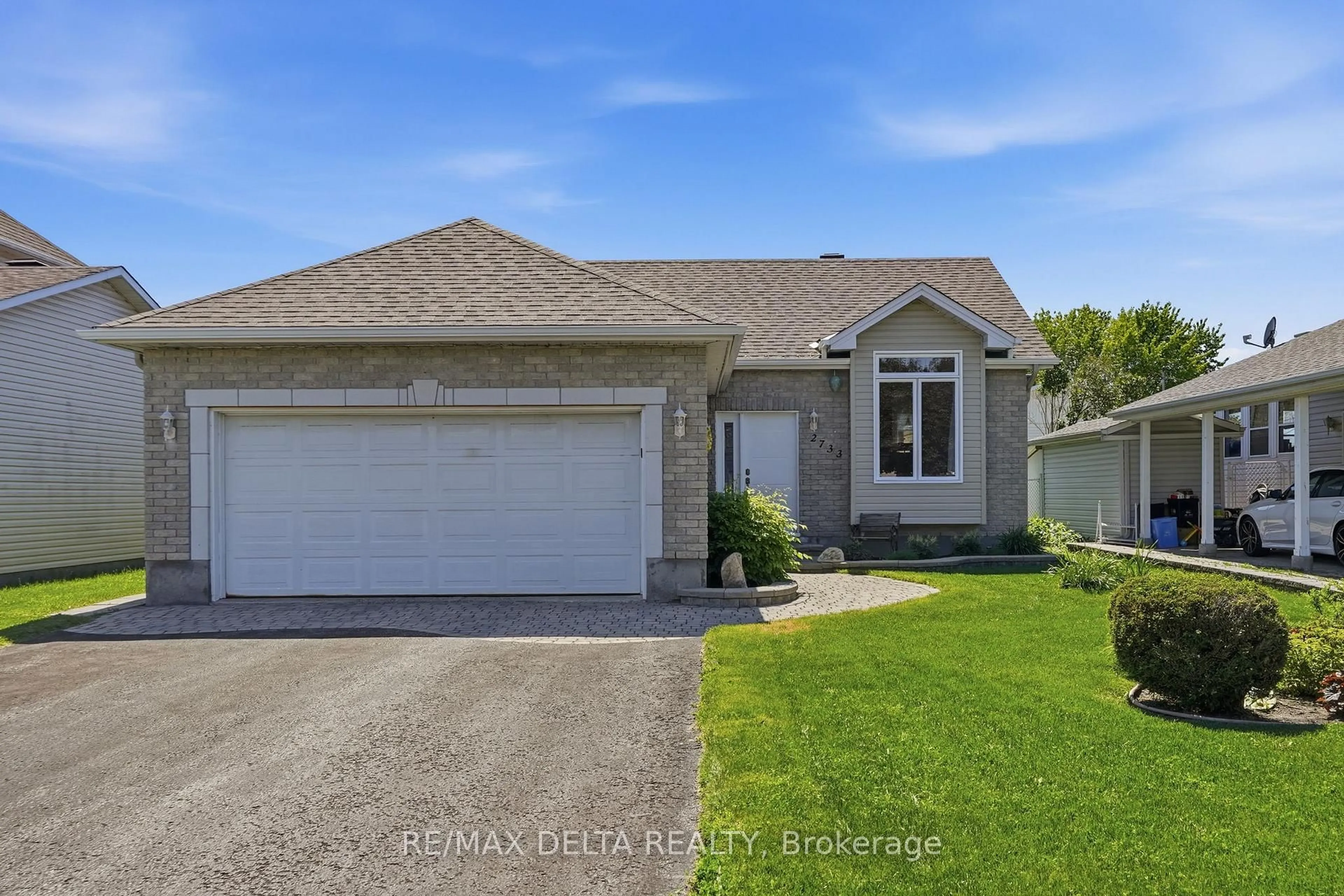 A pic from outside/outdoor area/front of a property/back of a property/a pic from drone, street for 2733 Sylvain St, Clarence-Rockland Ontario K4K 1S6